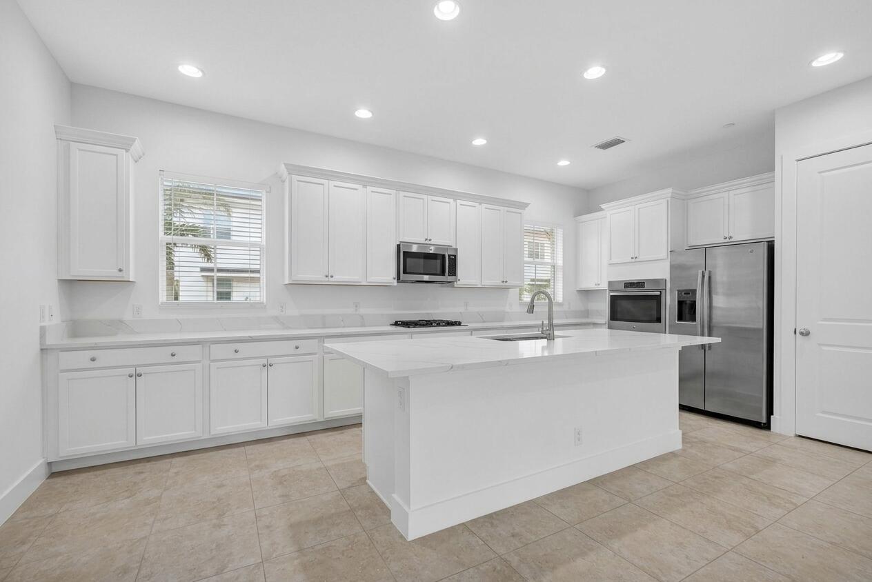 7089 Edison Place Property Photo 12