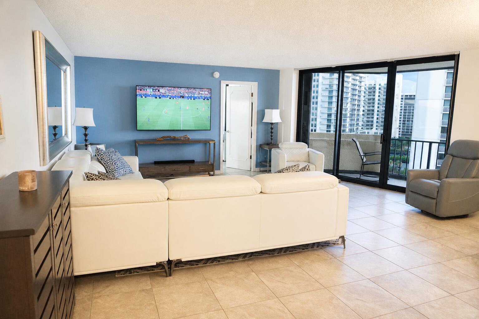 2800 N Ocean Drive B-12c Property Photo 6