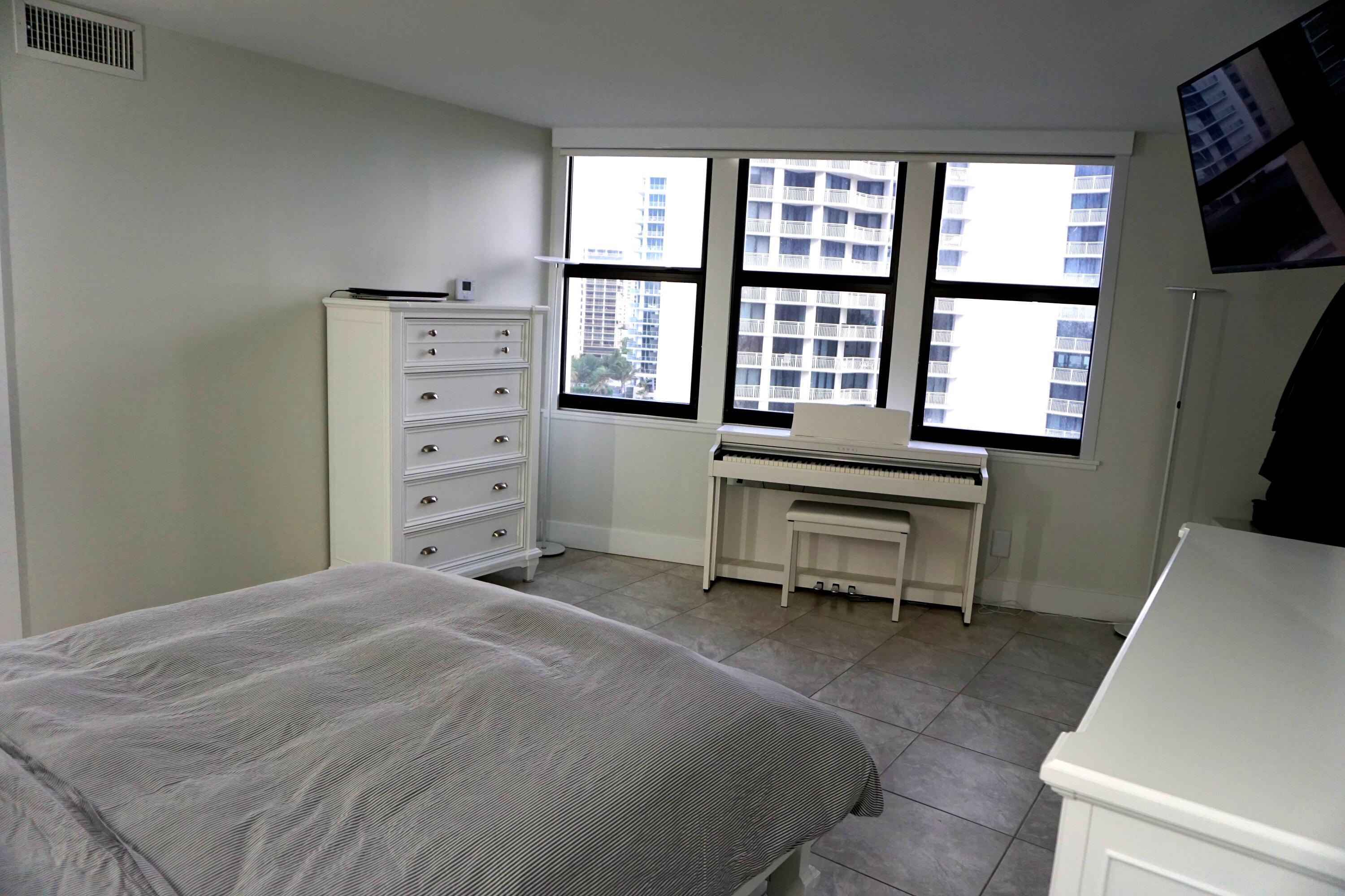2800 N Ocean Drive B-12c Property Photo 10