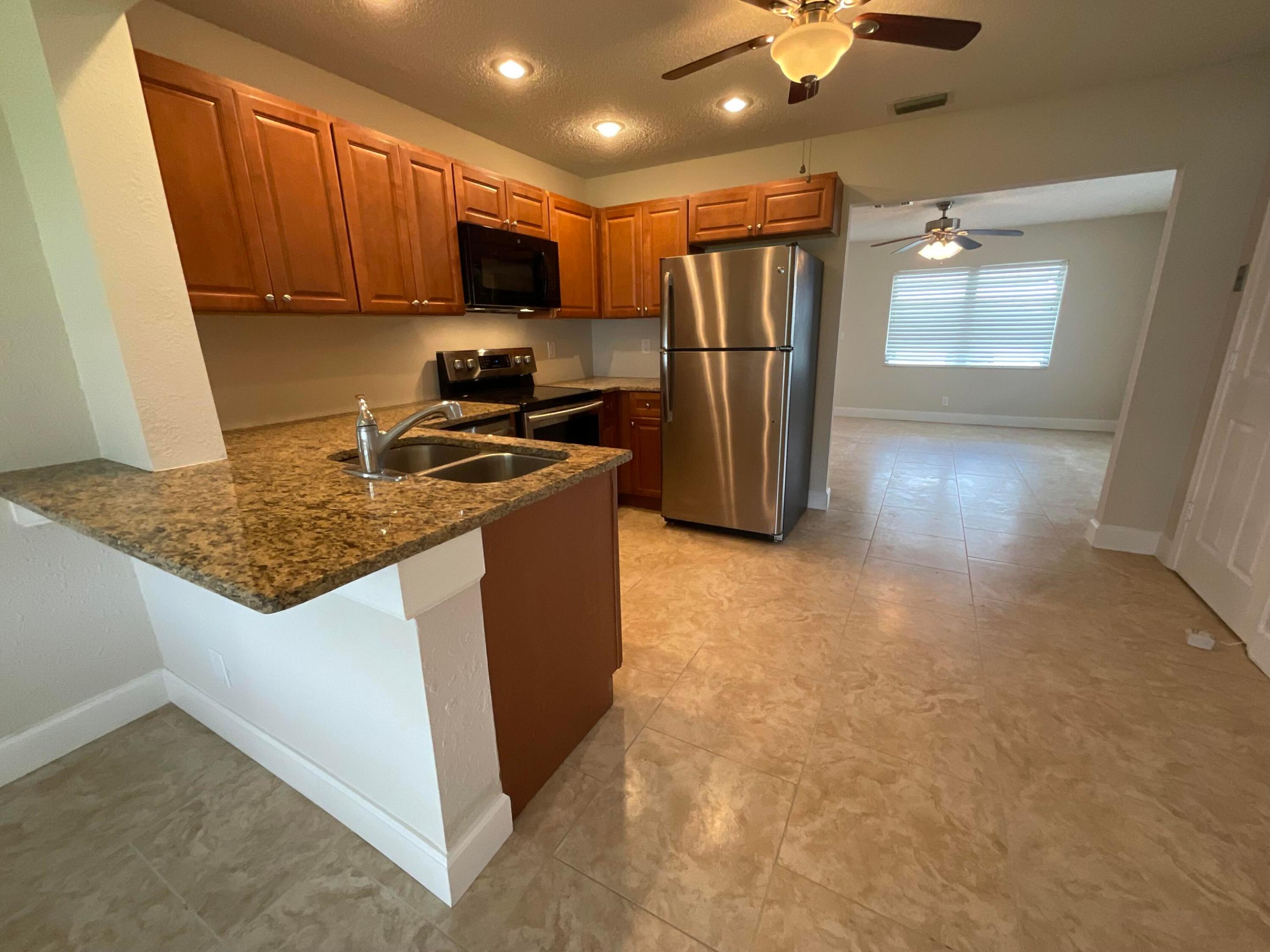 2016 Sw 16th Avenue Property Photo 3