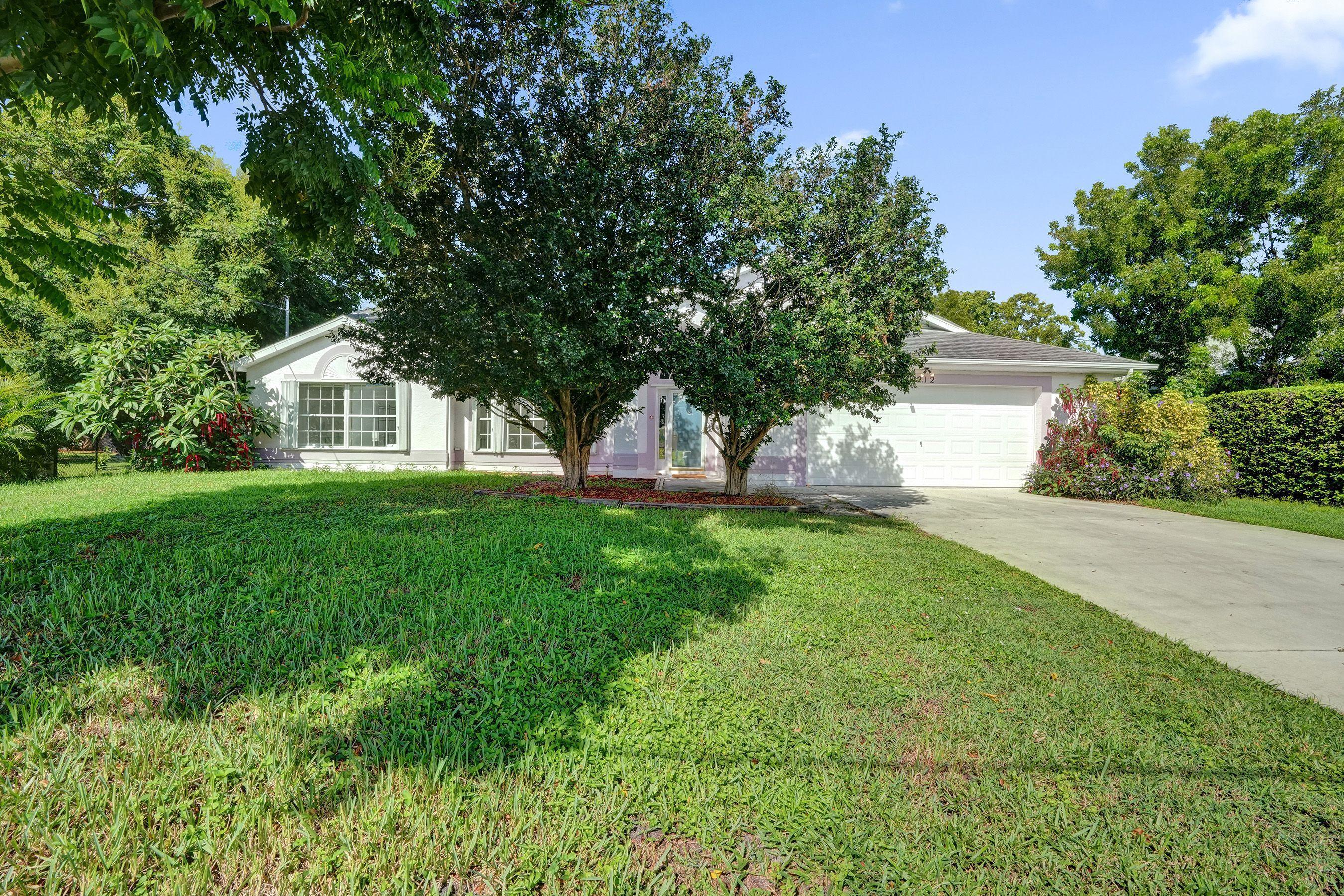 1212 Se Petunia Avenue Property Photo 1