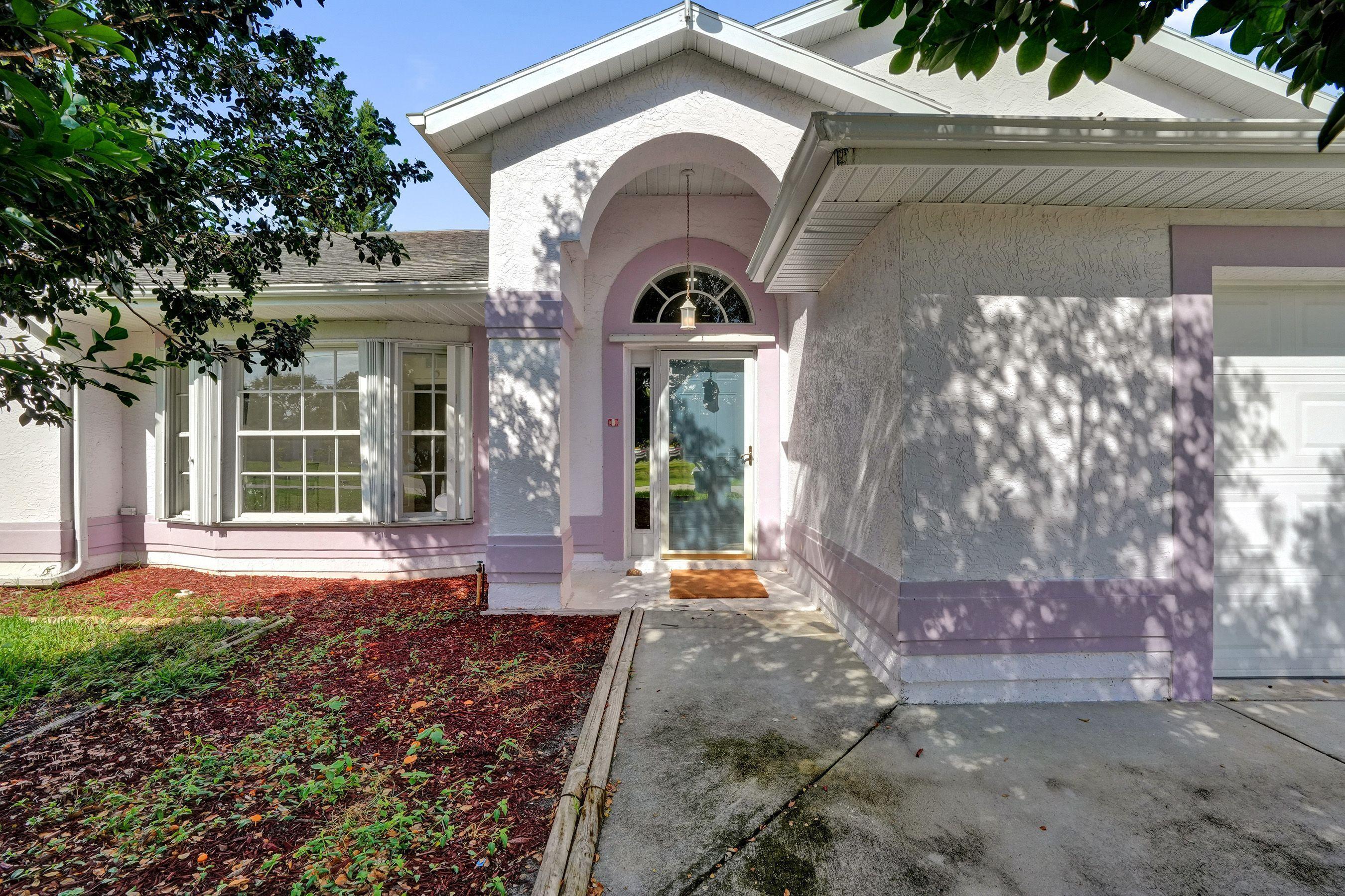 1212 Se Petunia Avenue Property Photo 2