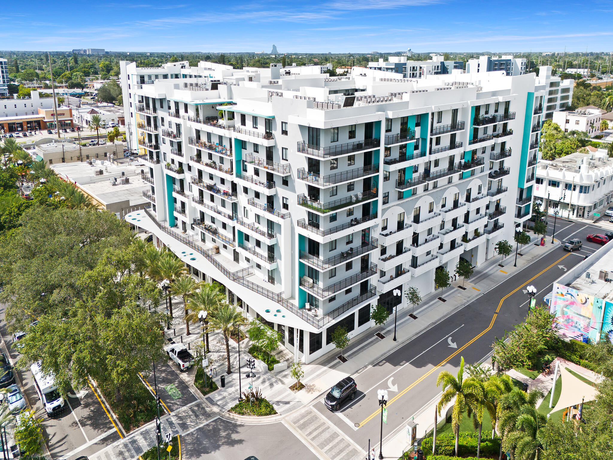 2001 Hollywood Boulevard Property Photo 1