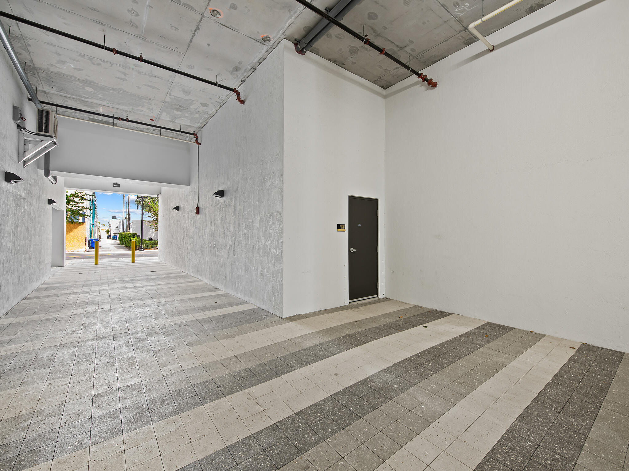2001 Hollywood Boulevard Property Photo 16