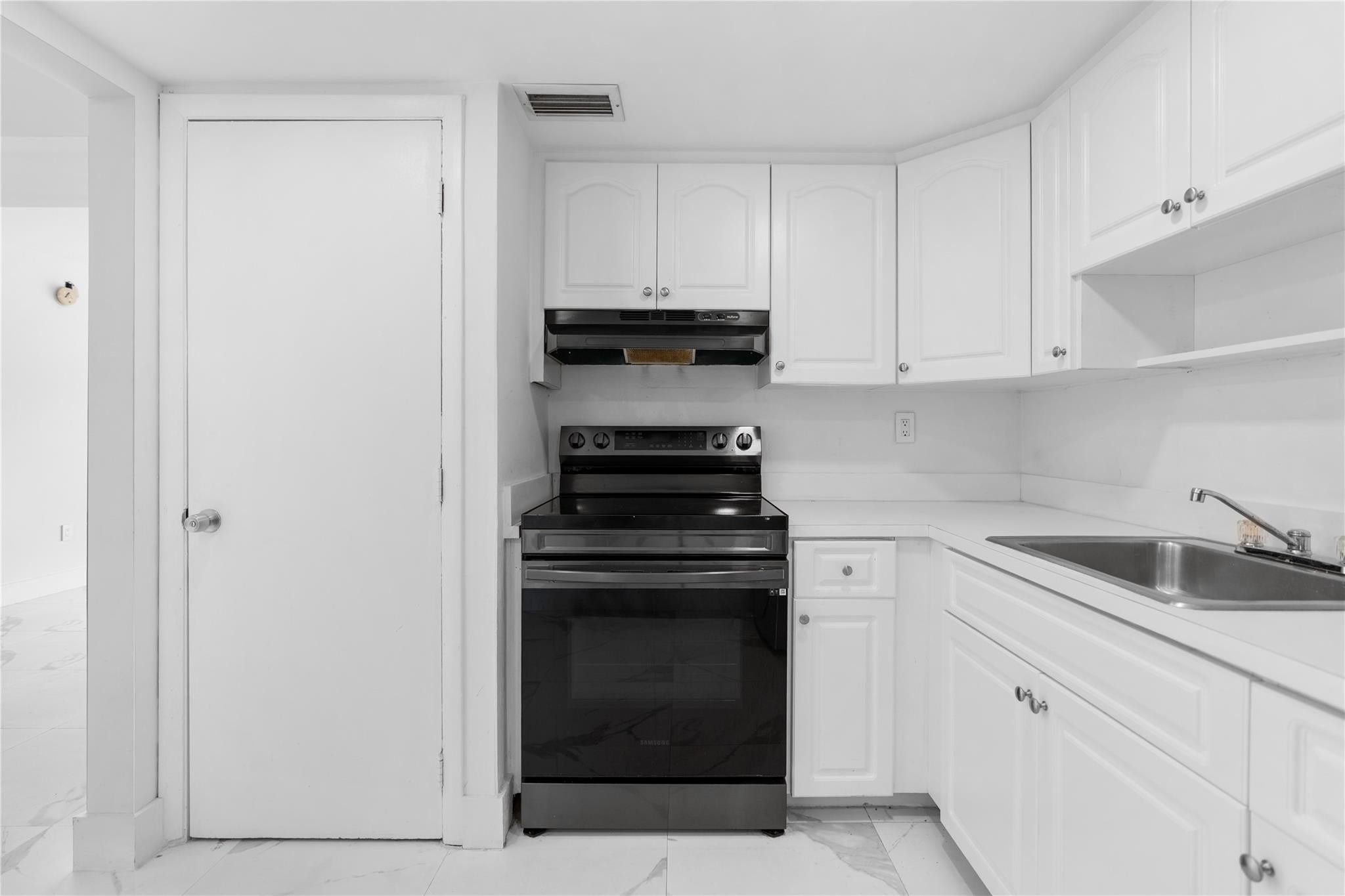 4164 Inverrary Drive 412 Property Photo 4
