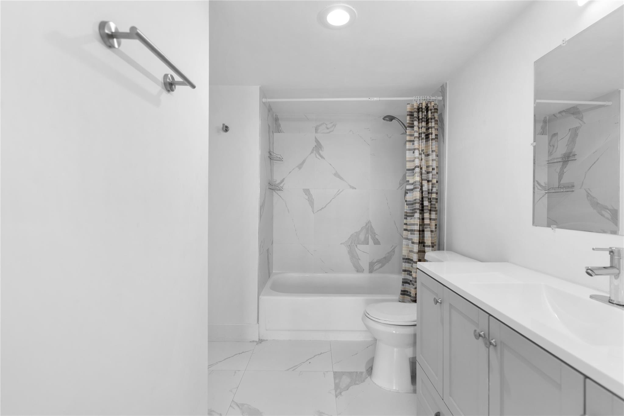 4164 Inverrary Drive 412 Property Photo 9