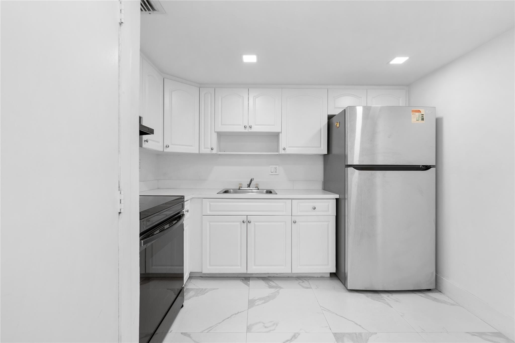 4164 Inverrary Drive 412 Property Photo 11