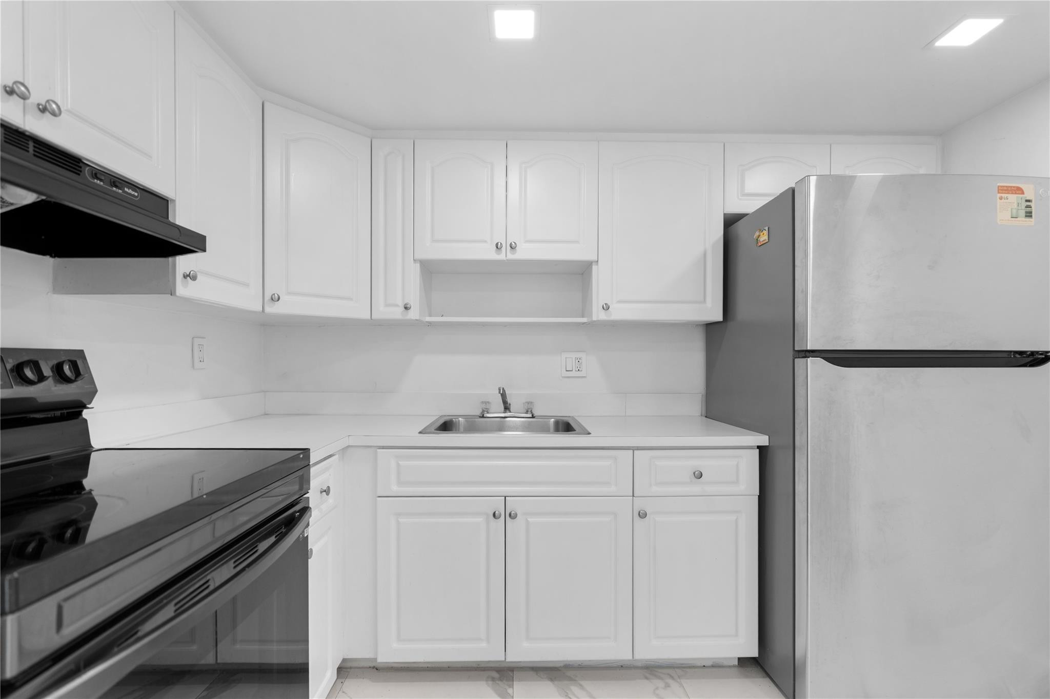 4164 Inverrary Drive 412 Property Photo 12