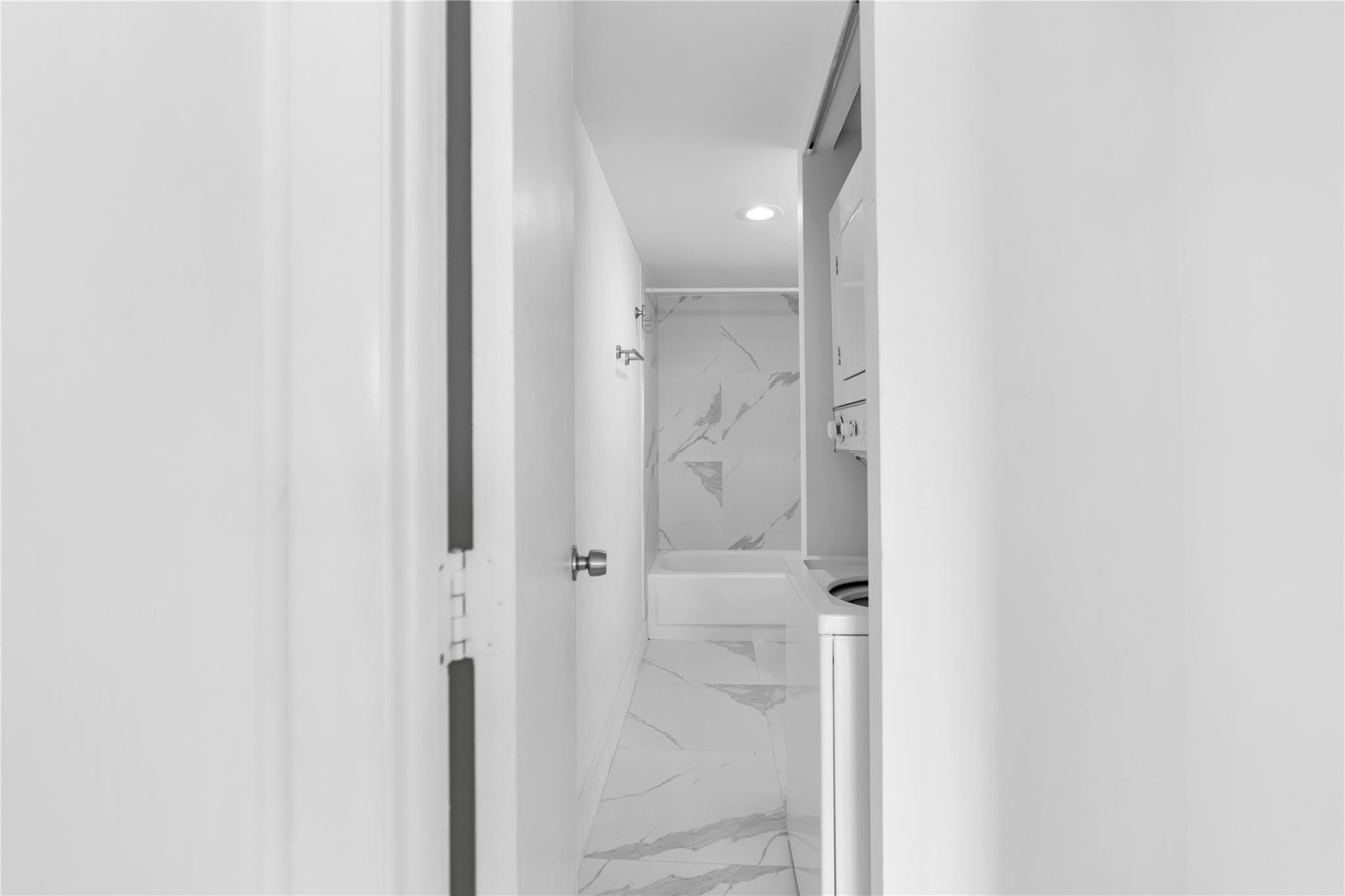 4164 Inverrary Drive 412 Property Photo 17