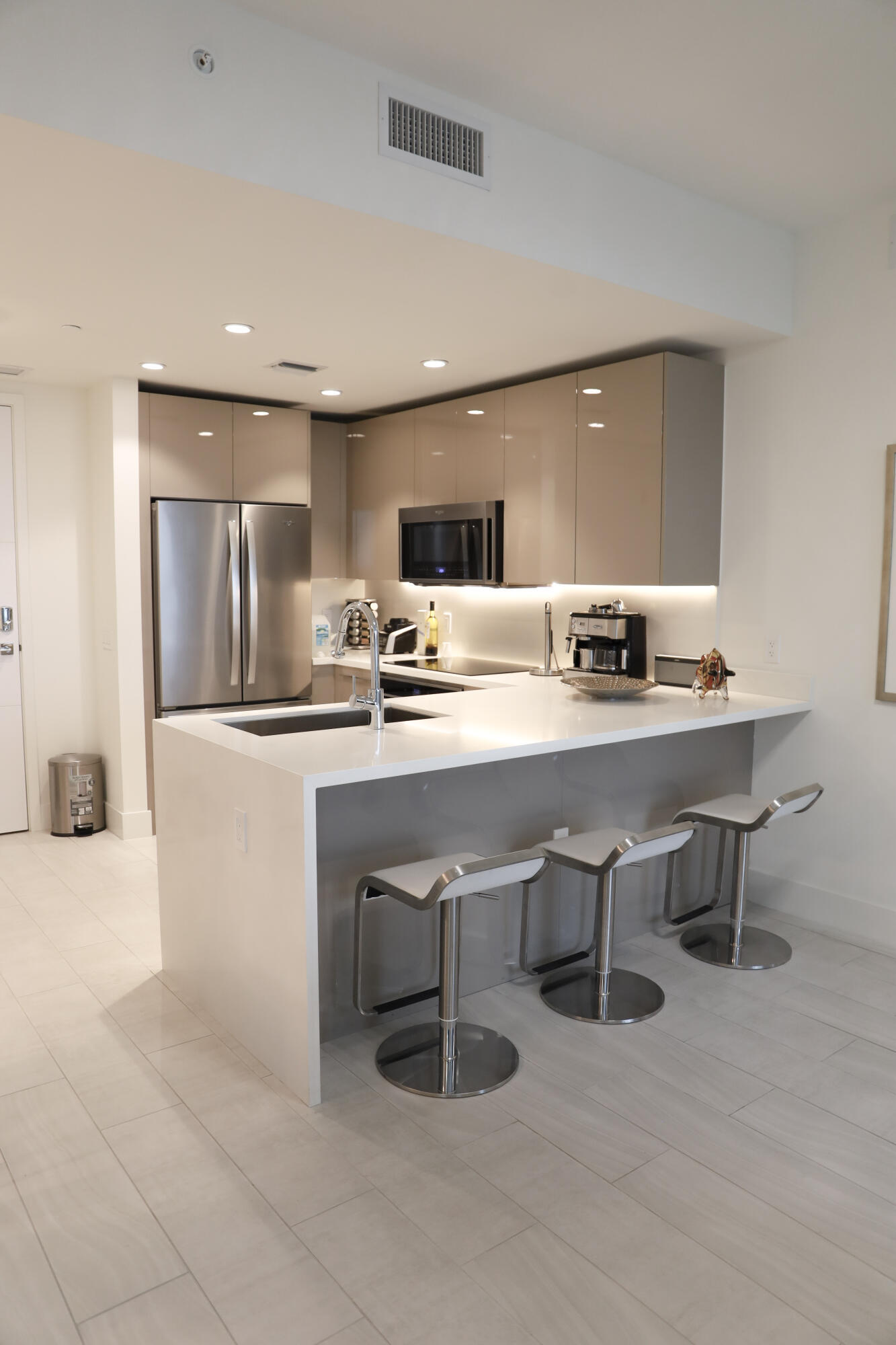 2000 Metropica Way 811 Property Photo 2