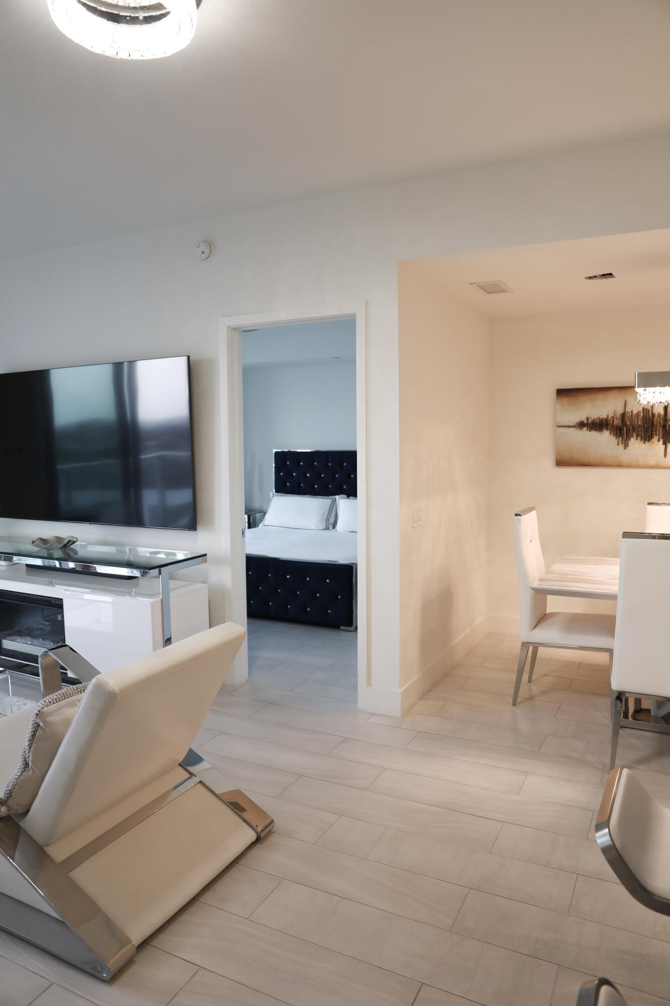 2000 Metropica Way 811 Property Photo 6