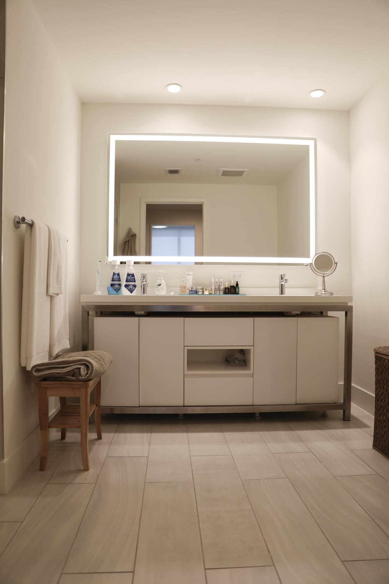 2000 Metropica Way 811 Property Photo 9