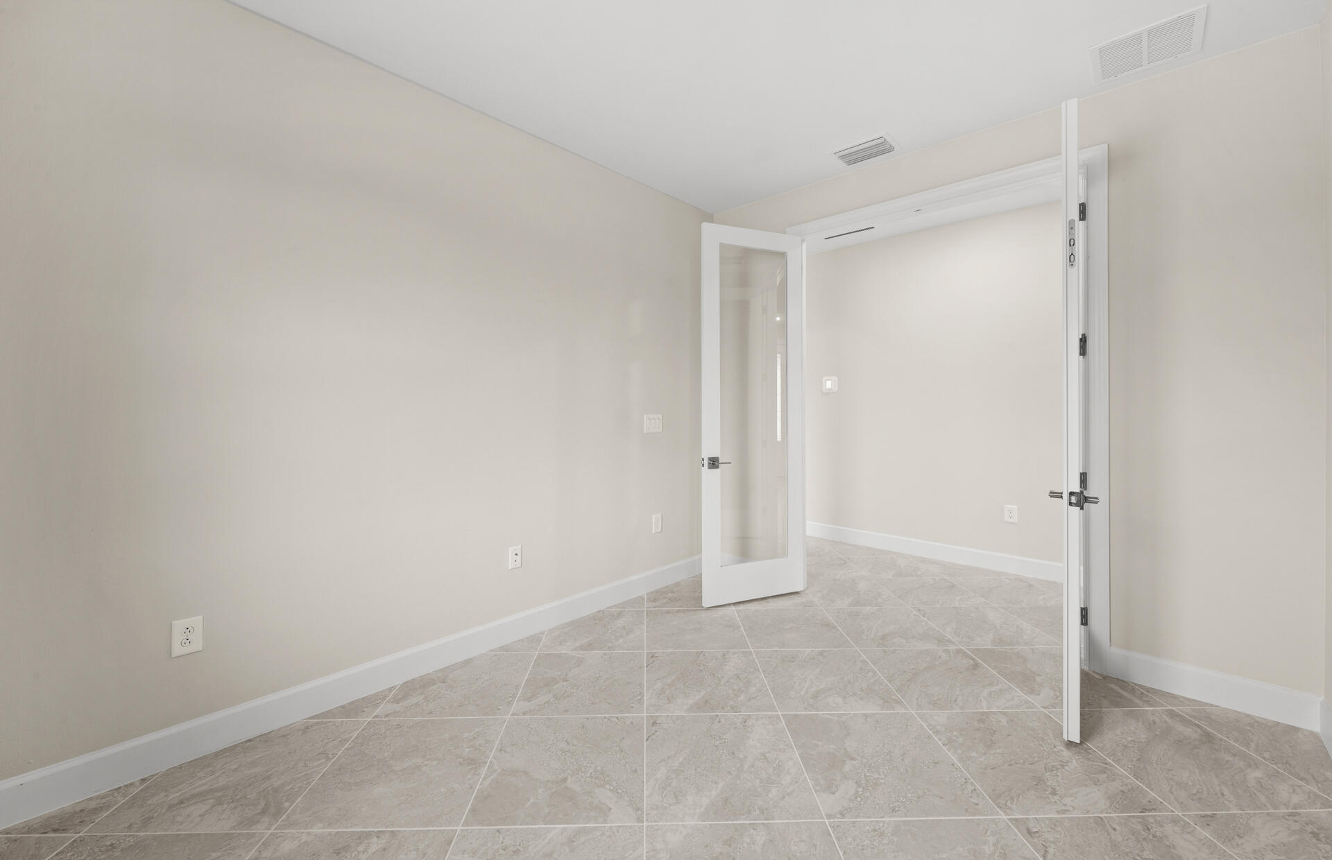 3922 E Hampton Circle Property Photo 14