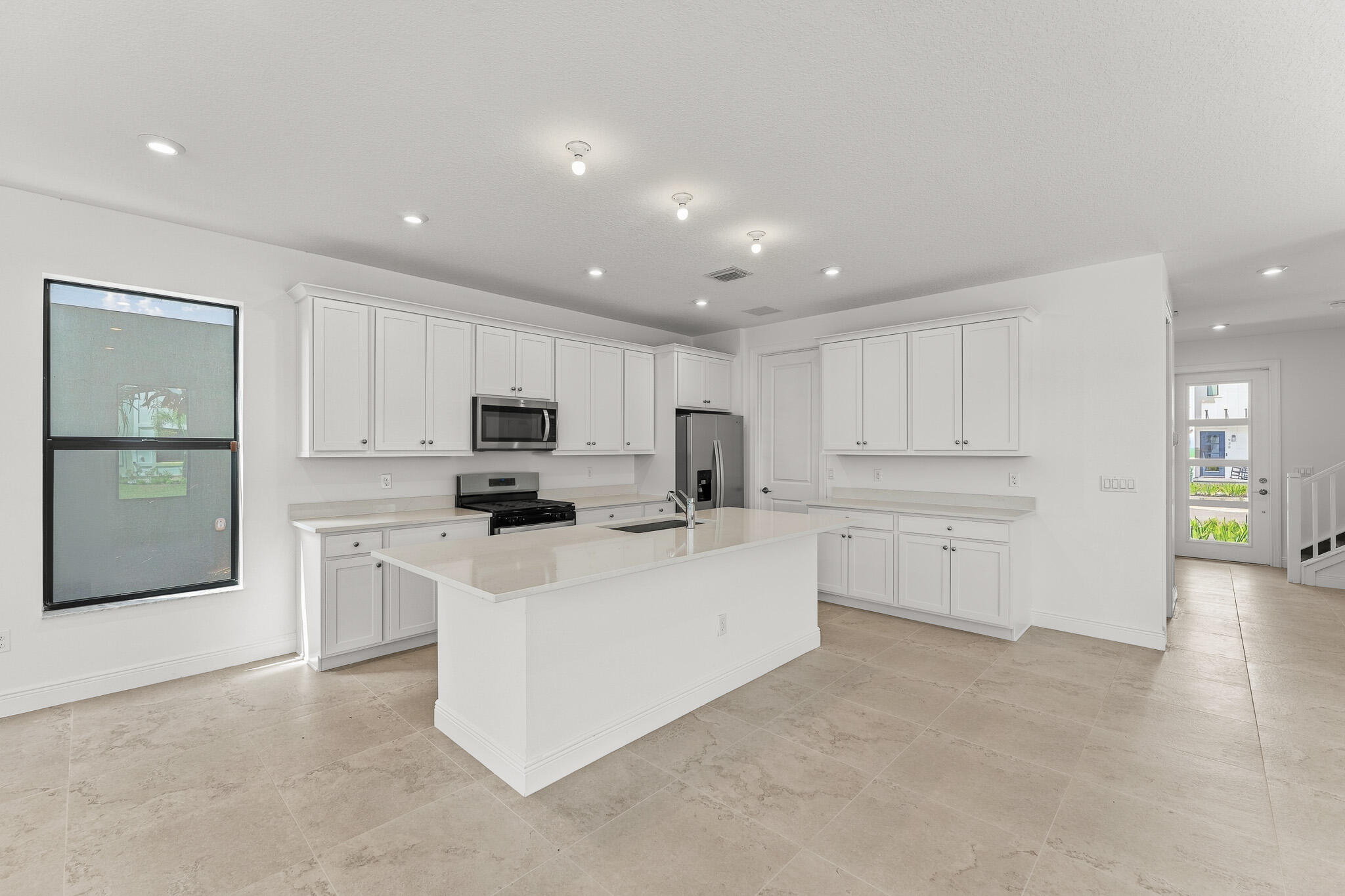 921 Sw Newfield Avenue Property Photo 3