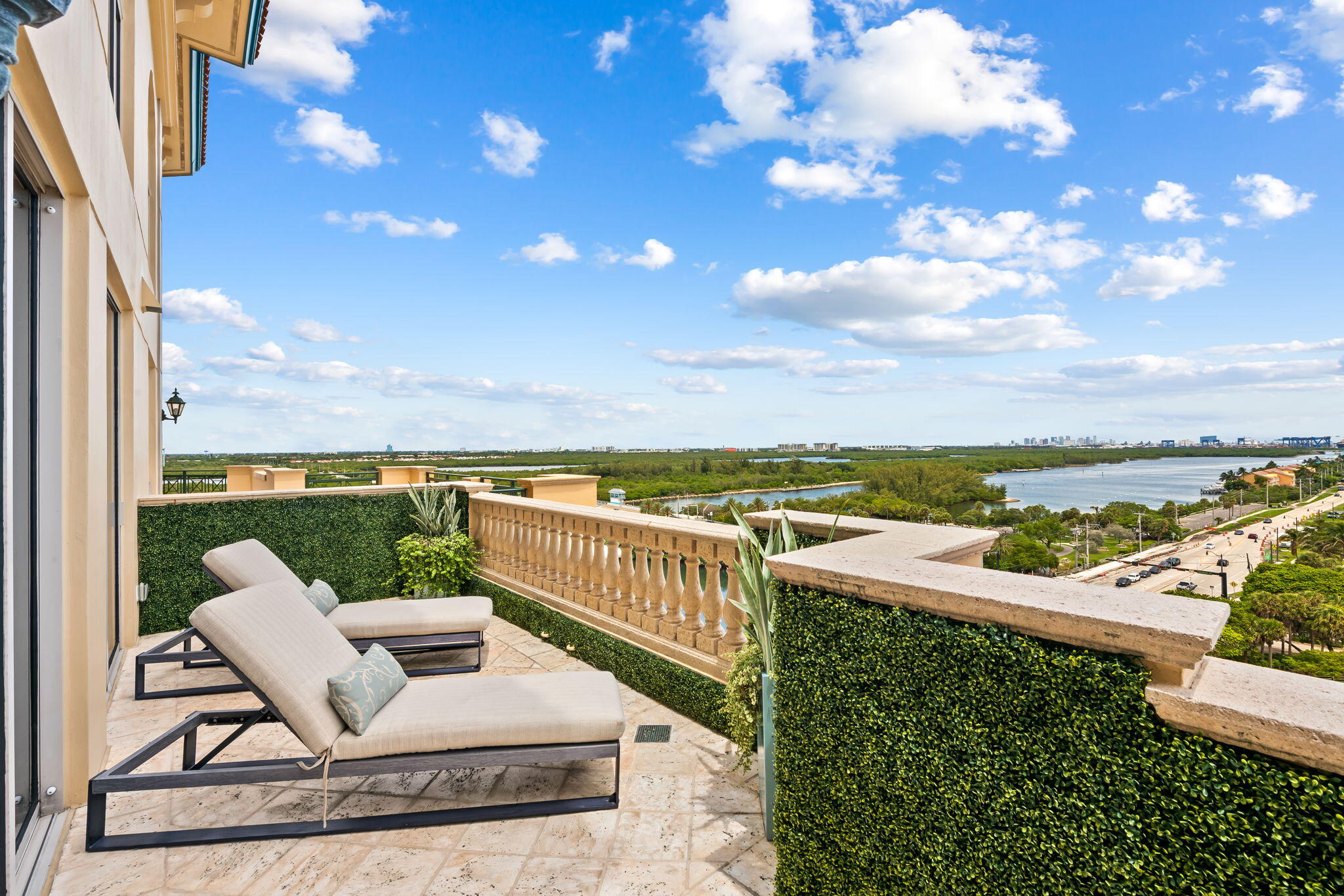 3501 N Ocean Drive Ph 7 Property Photo 20