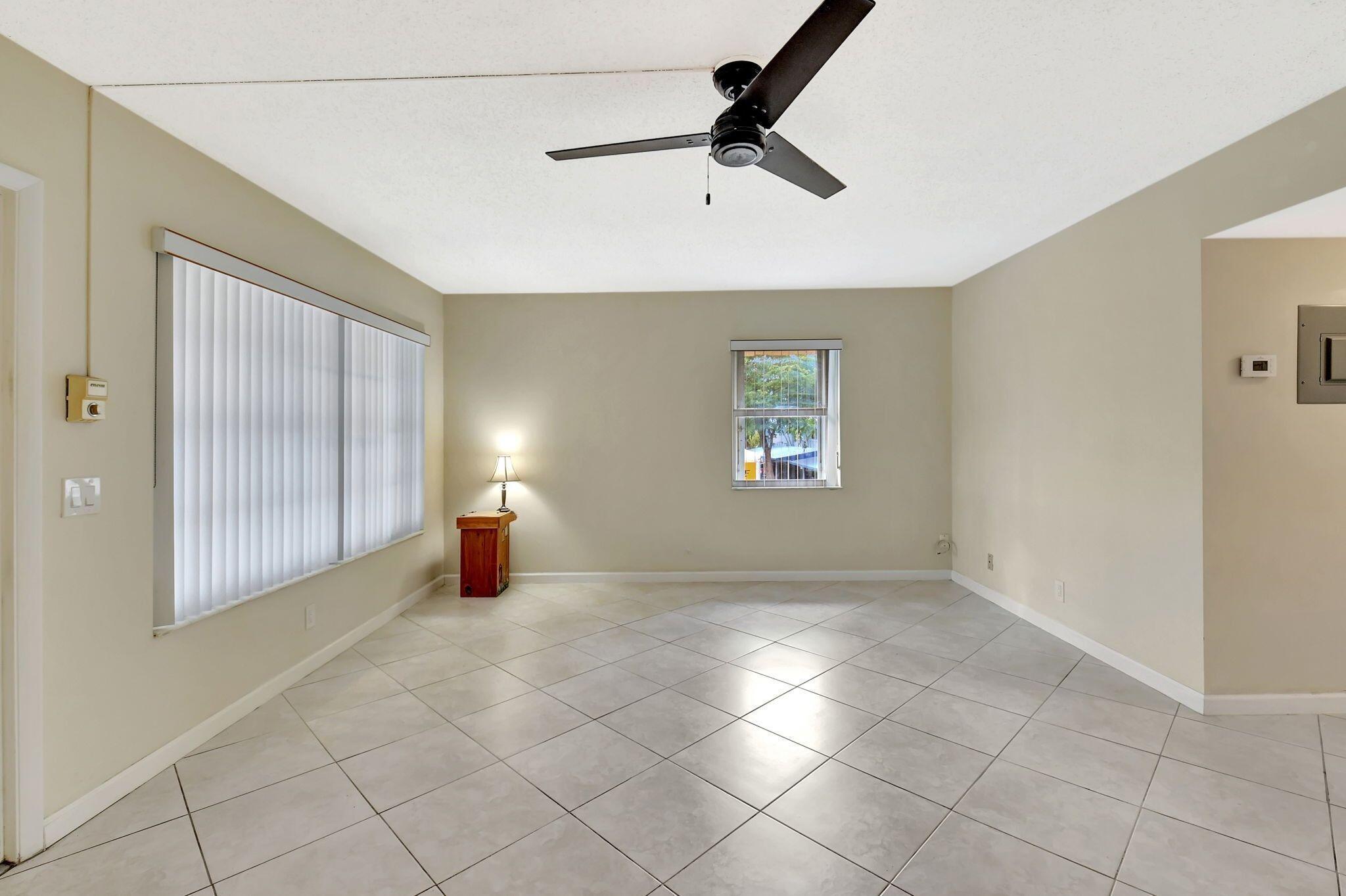 638 Snug Harbor Drive E11 Property Photo 10