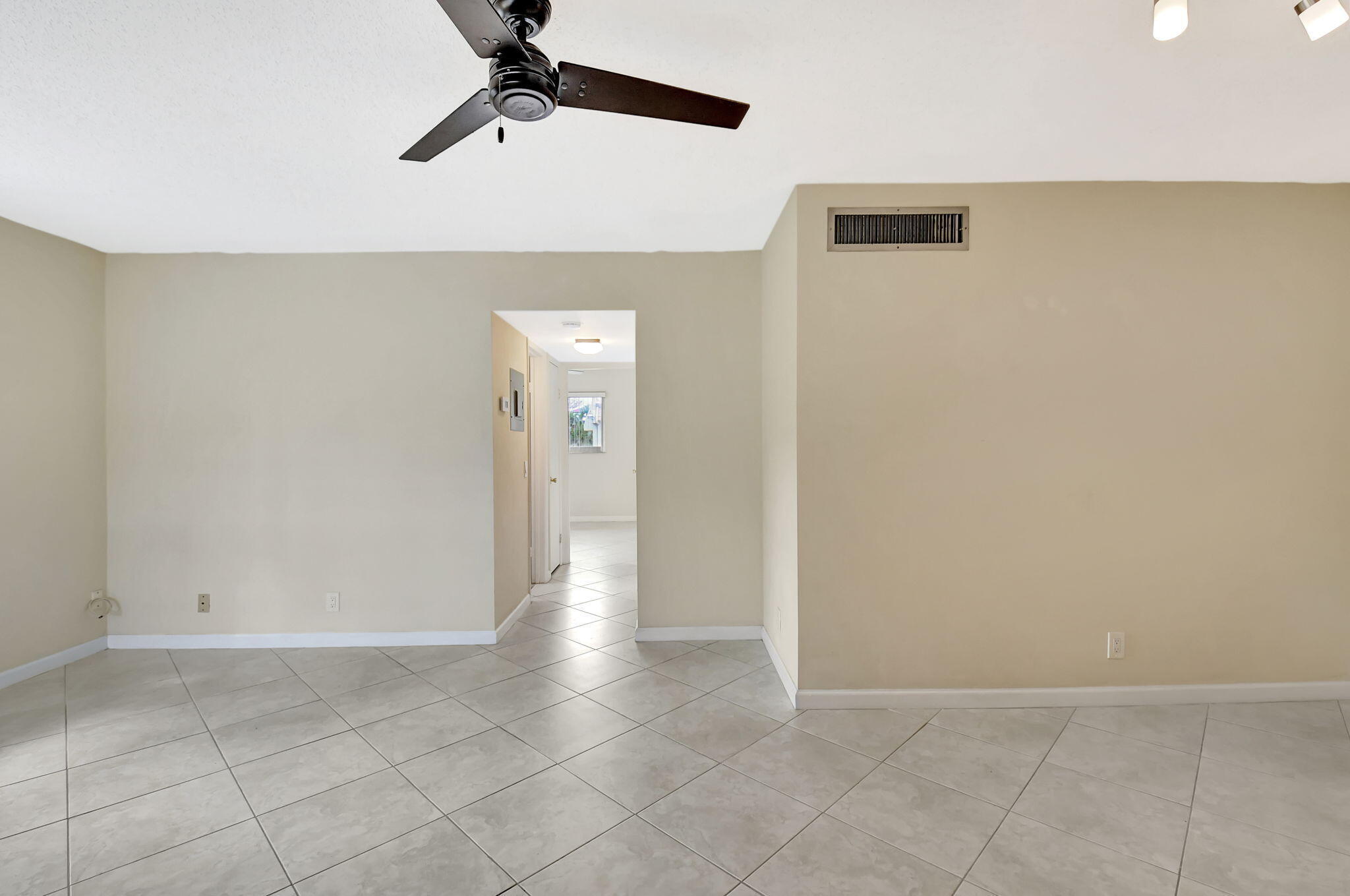 638 Snug Harbor Drive E11 Property Photo 11