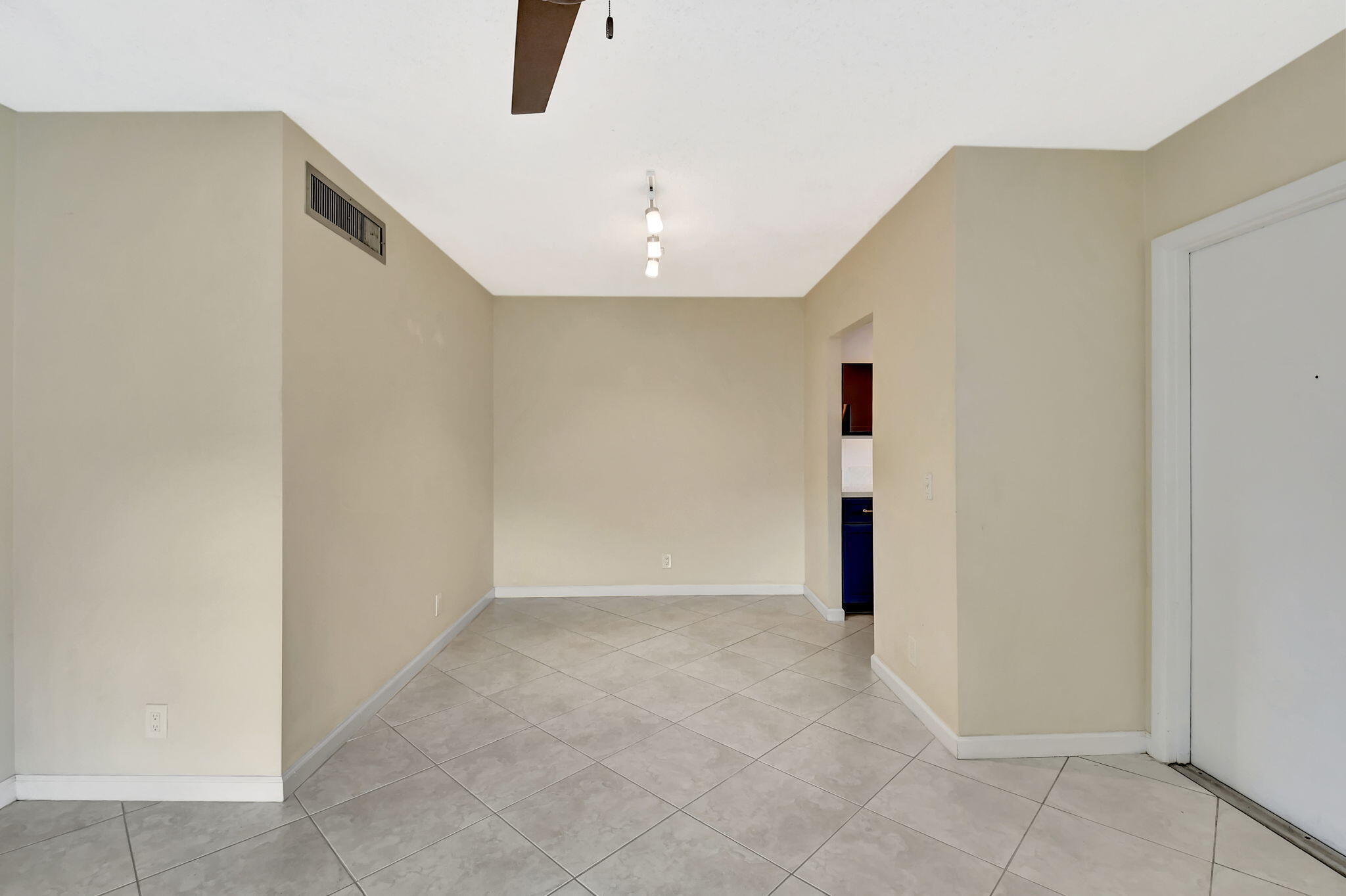 638 Snug Harbor Drive E11 Property Photo 12