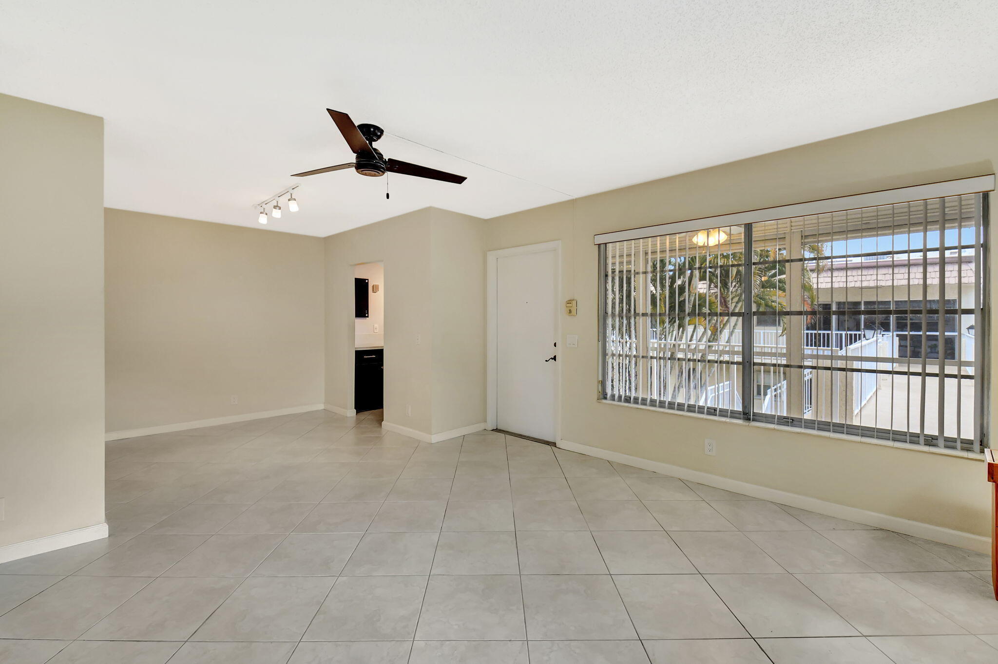 638 Snug Harbor Drive E11 Property Photo 13