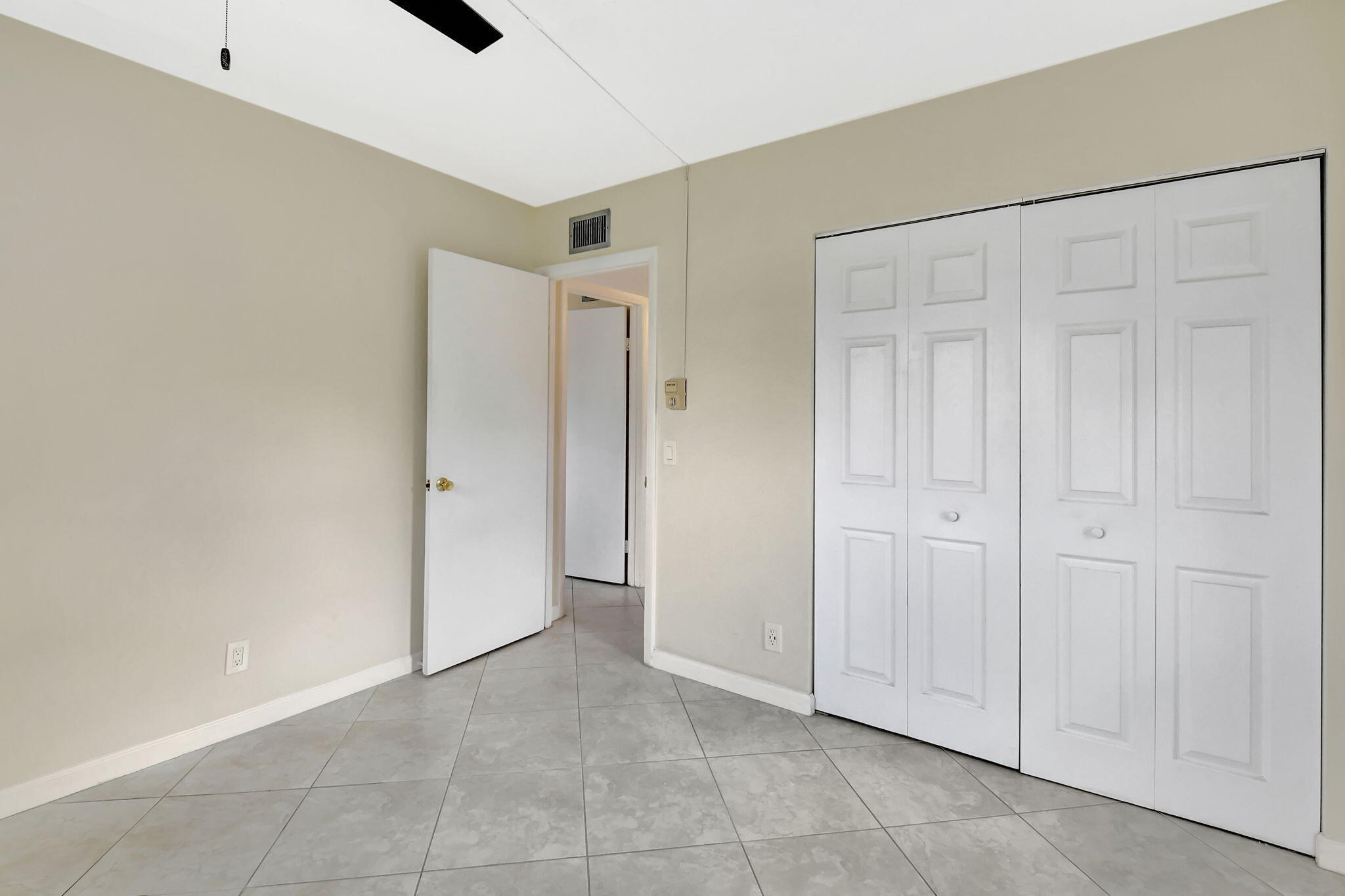 638 Snug Harbor Drive E11 Property Photo 20