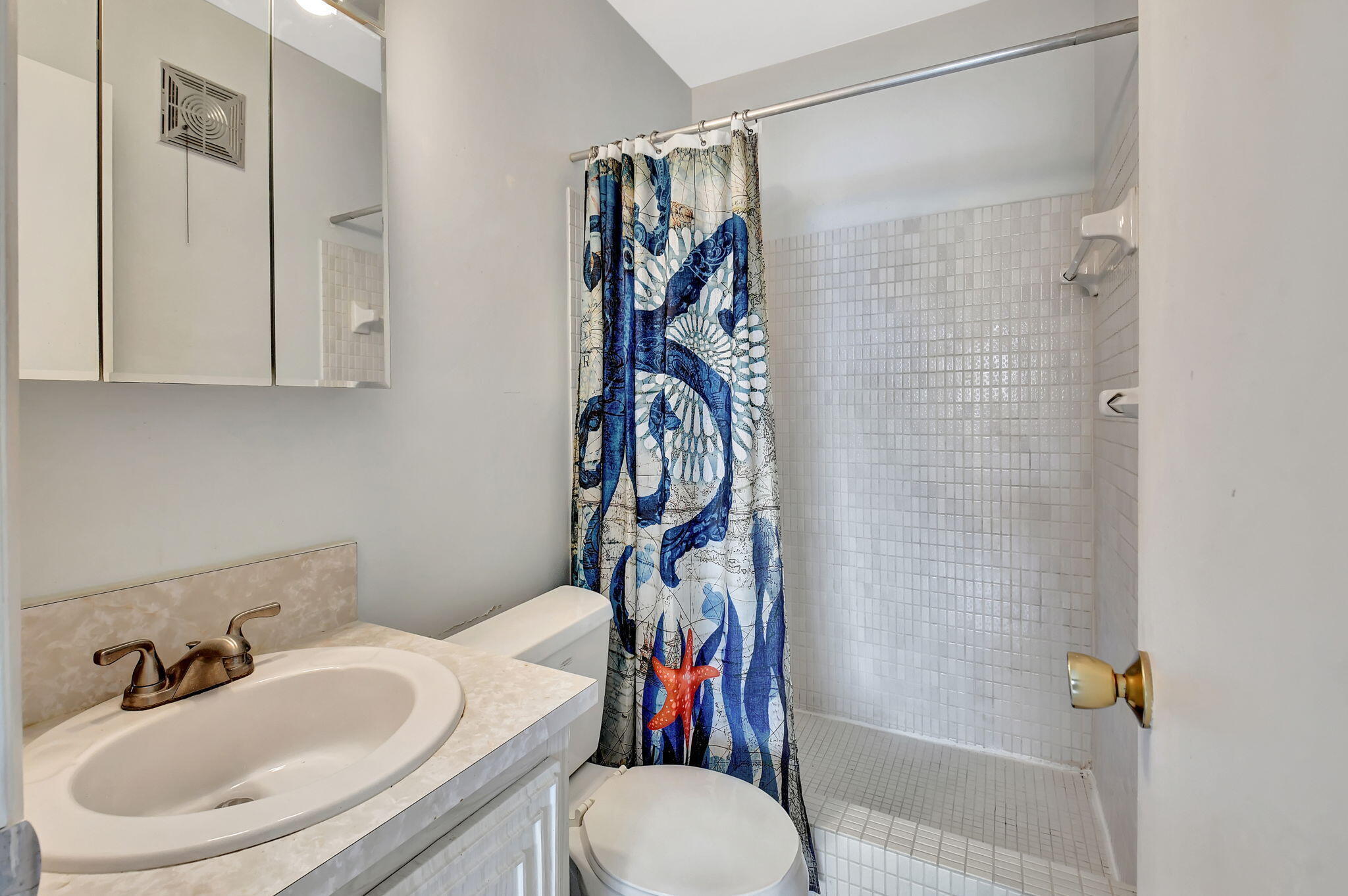 638 Snug Harbor Drive E11 Property Photo 22