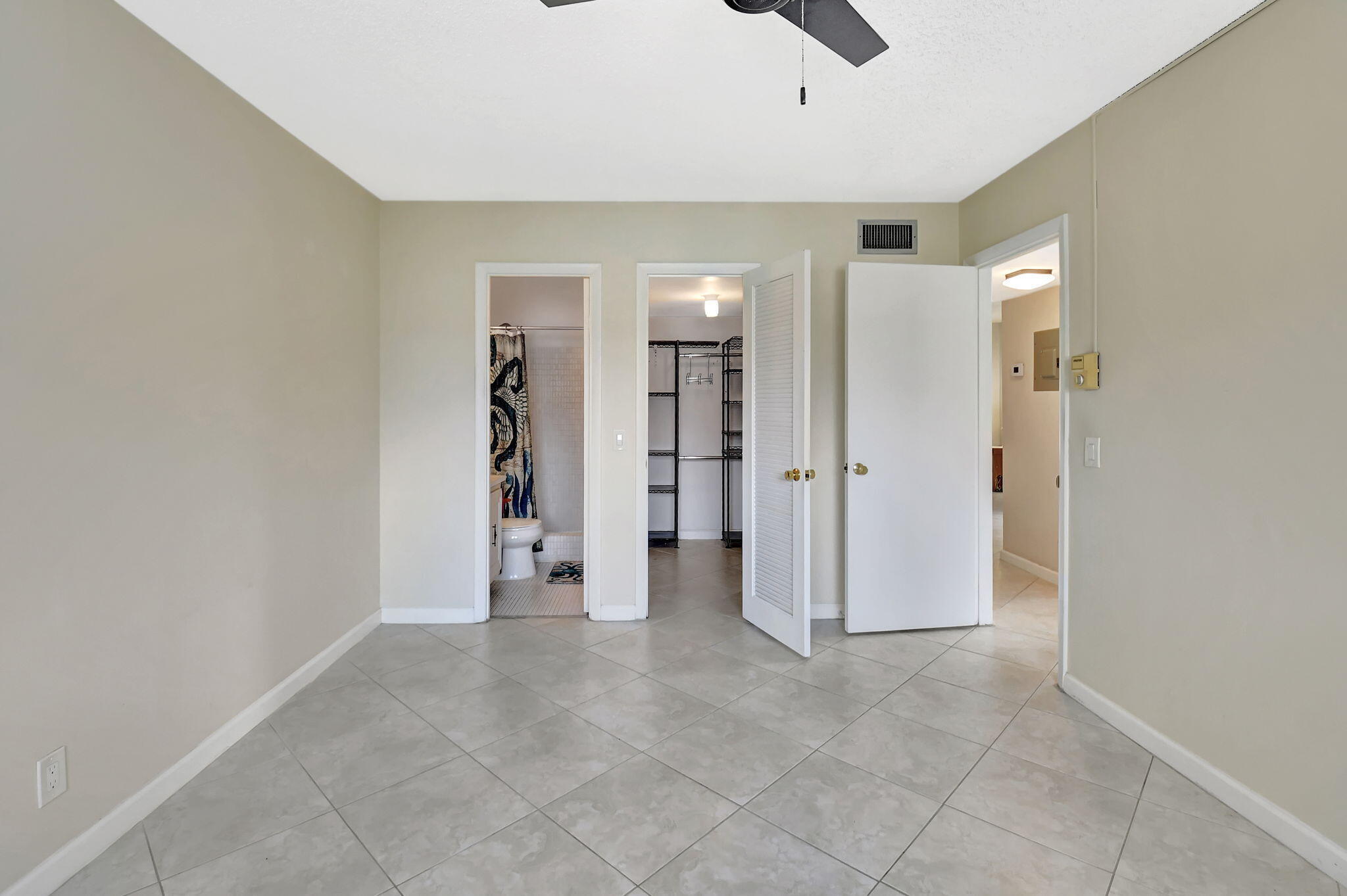 638 Snug Harbor Drive E11 Property Photo 24