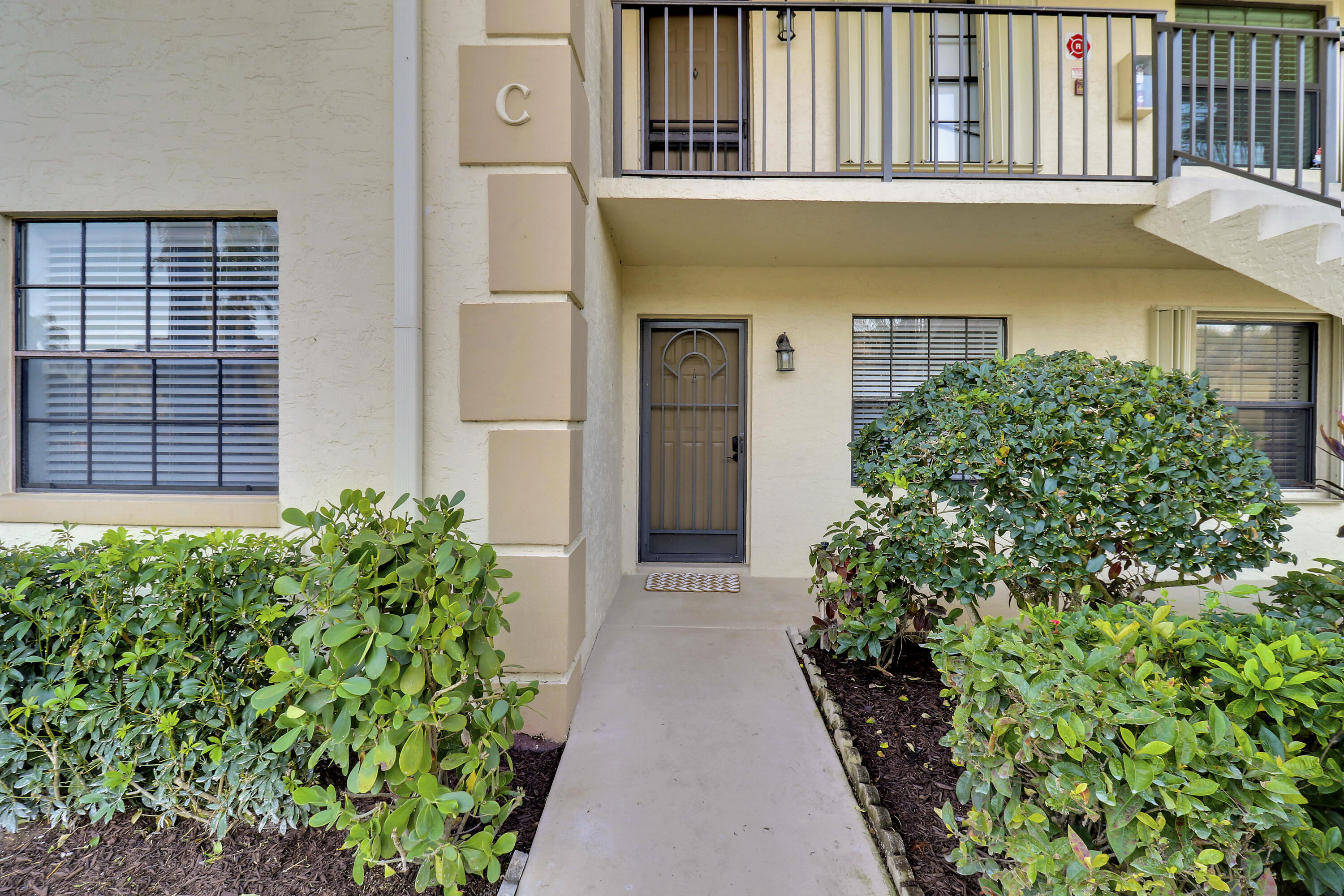 1001 Pinecrest Circle C Property Photo 4