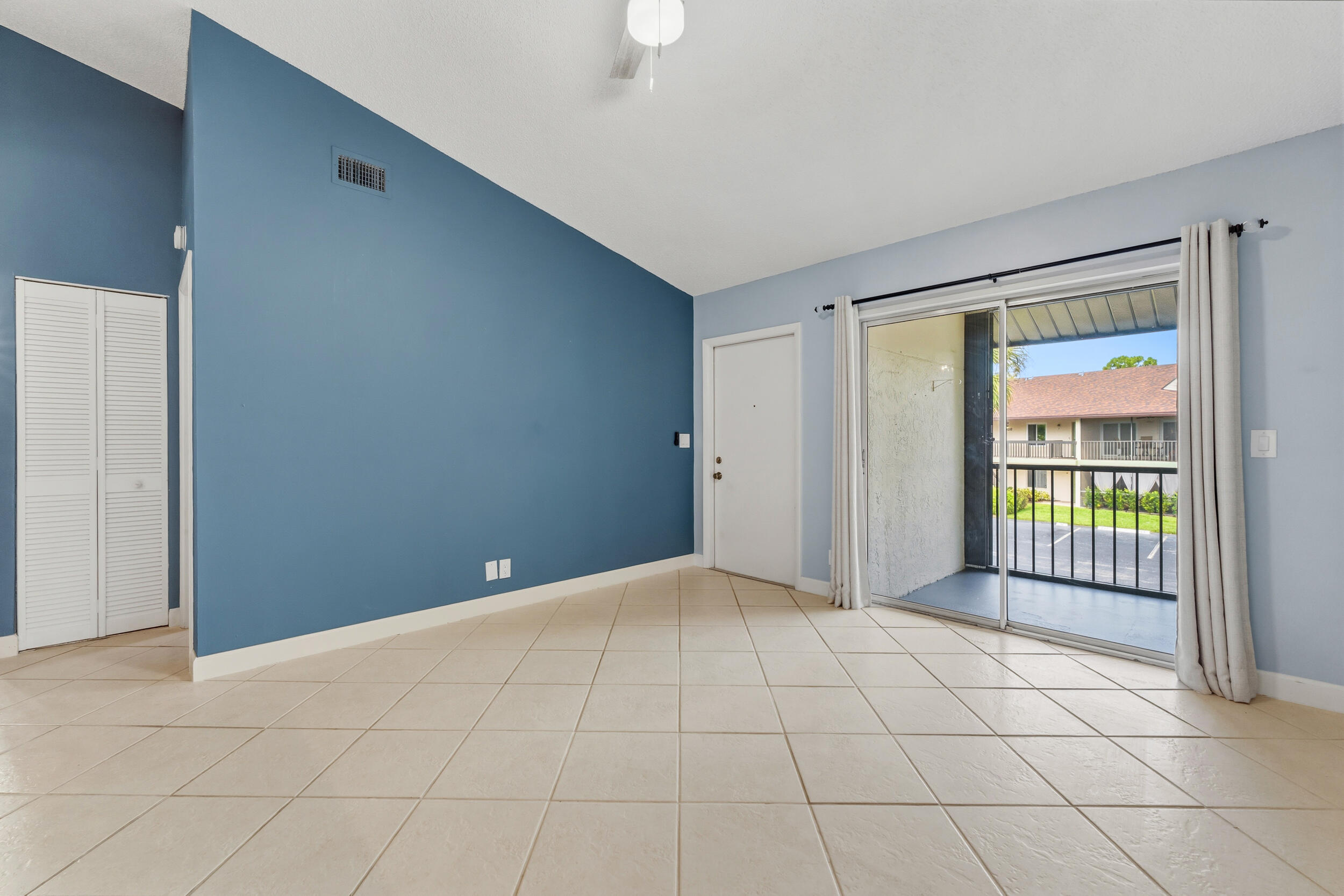 6314 Chasewood Drive E Property Photo 4
