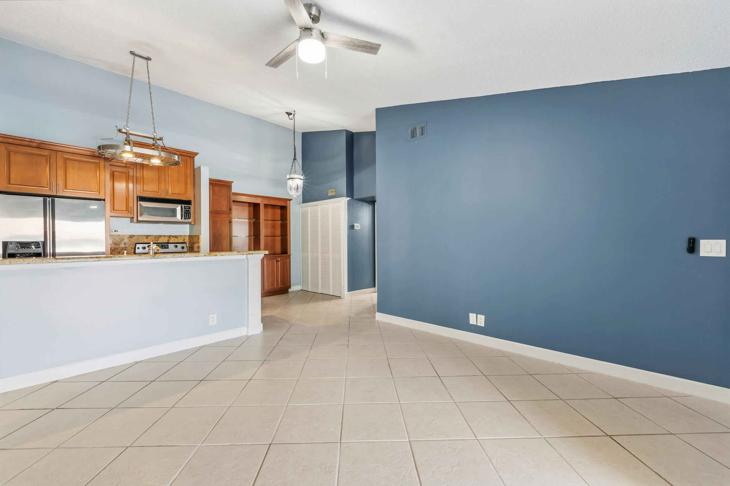 6314 Chasewood Drive E Property Photo 5