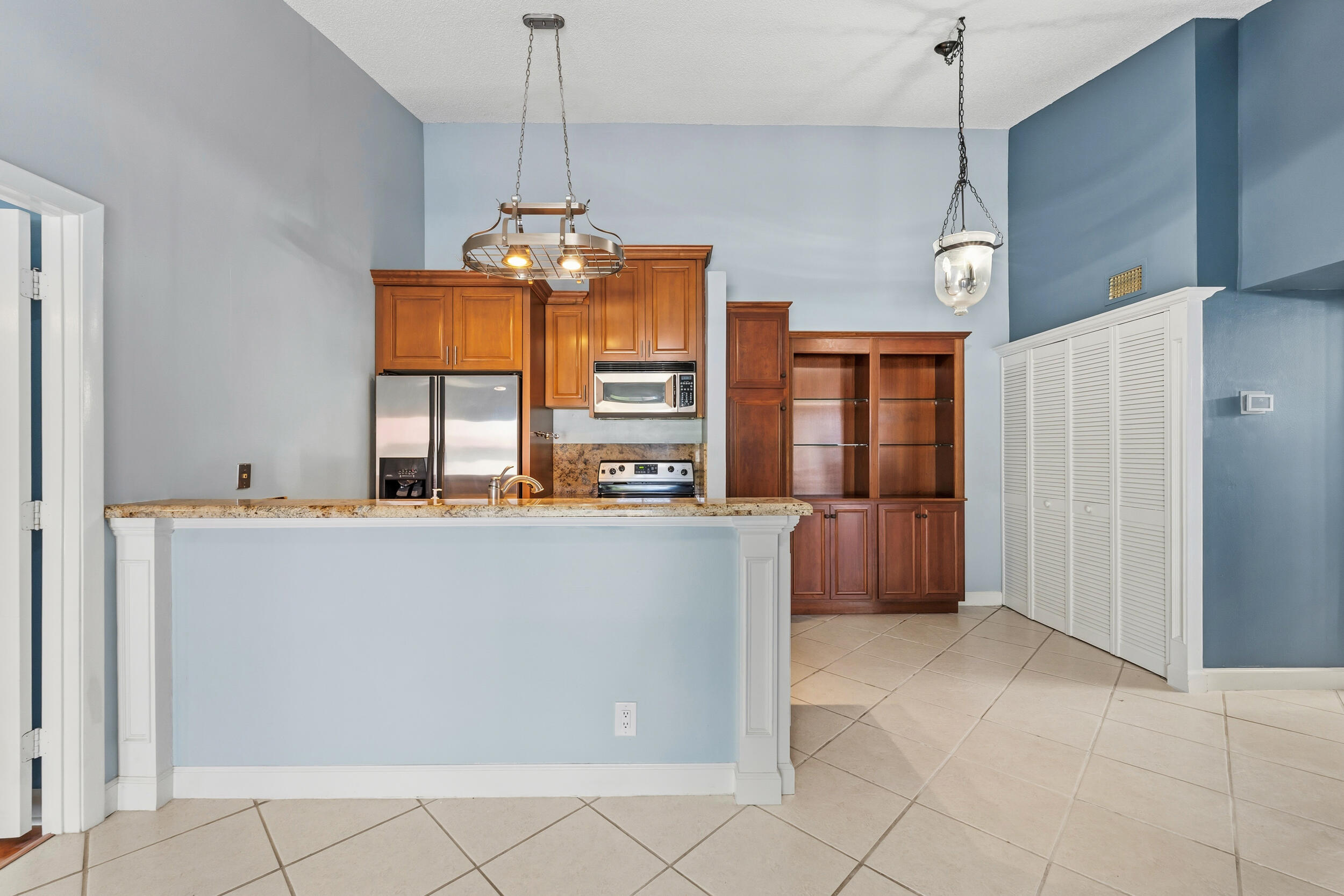 6314 Chasewood Drive E Property Photo 6