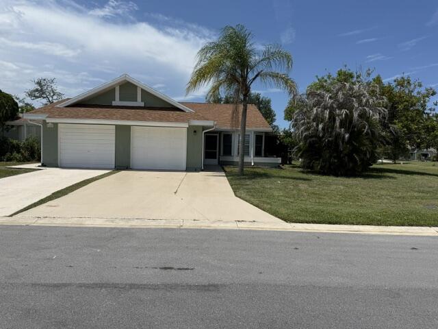 1478 Se Larkwood Circle Property Photo 4