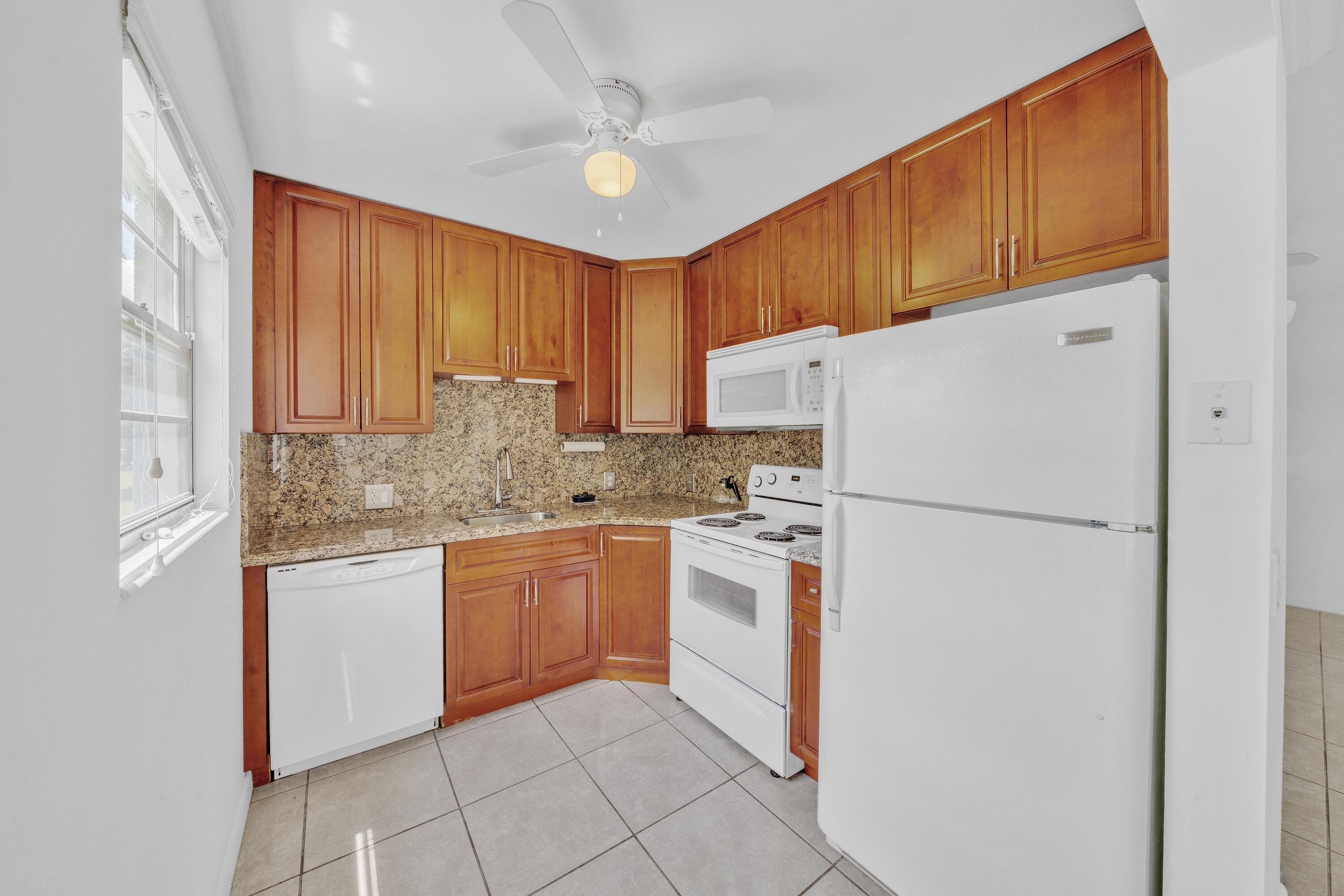 169 Suffolk E Property Photo 7