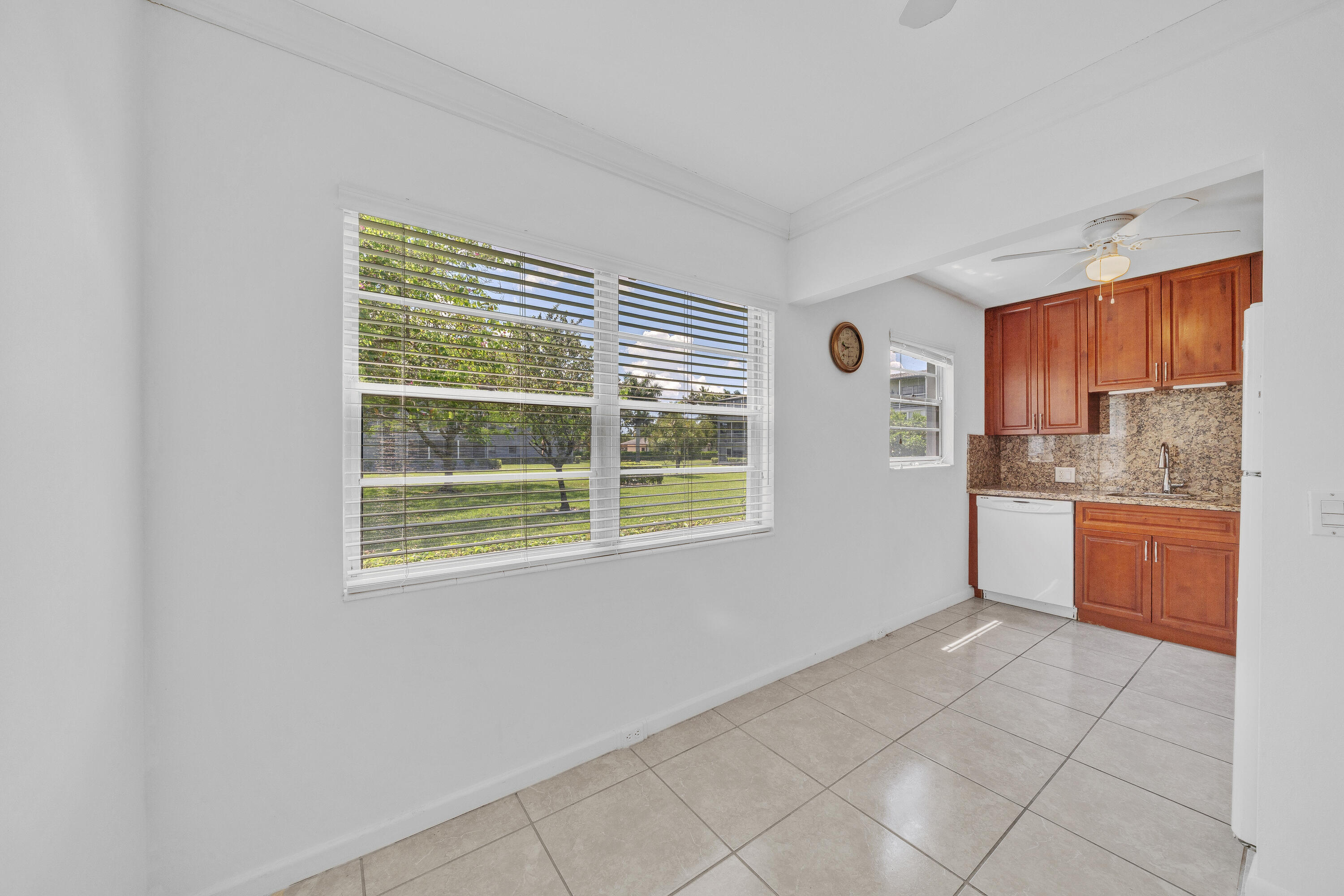 169 Suffolk E Property Photo 8