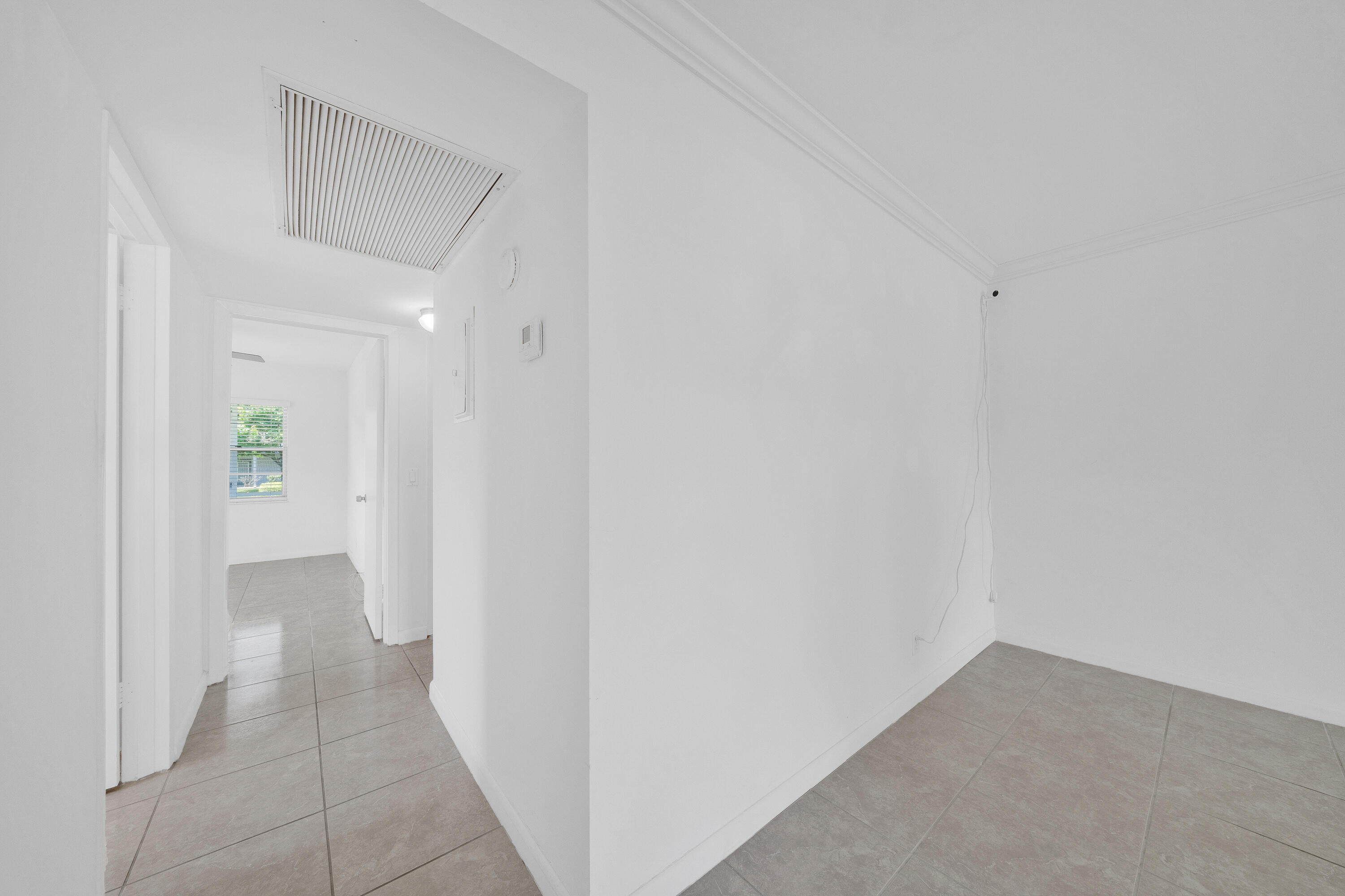 169 Suffolk E Property Photo 15