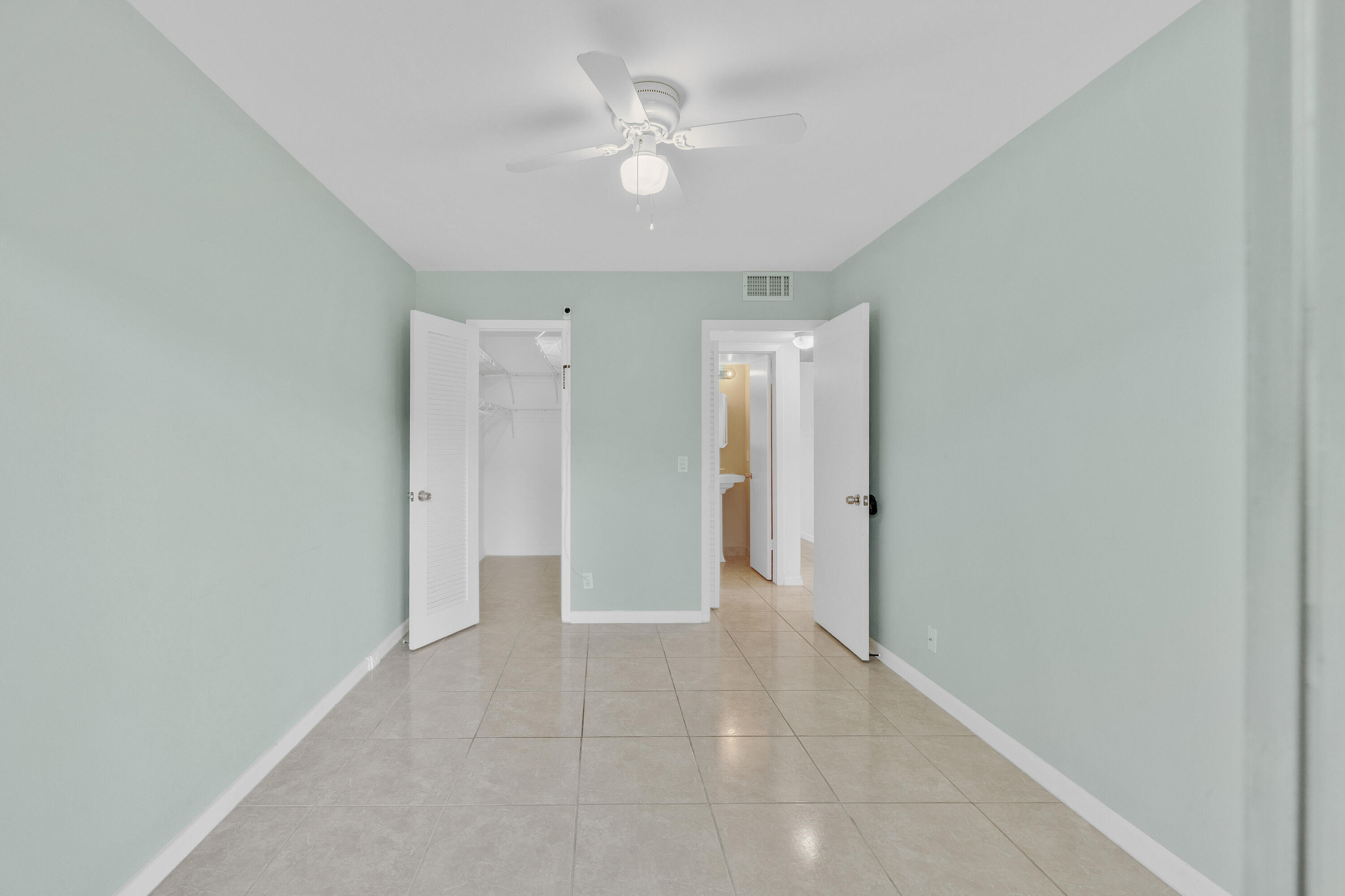 169 Suffolk E Property Photo 18
