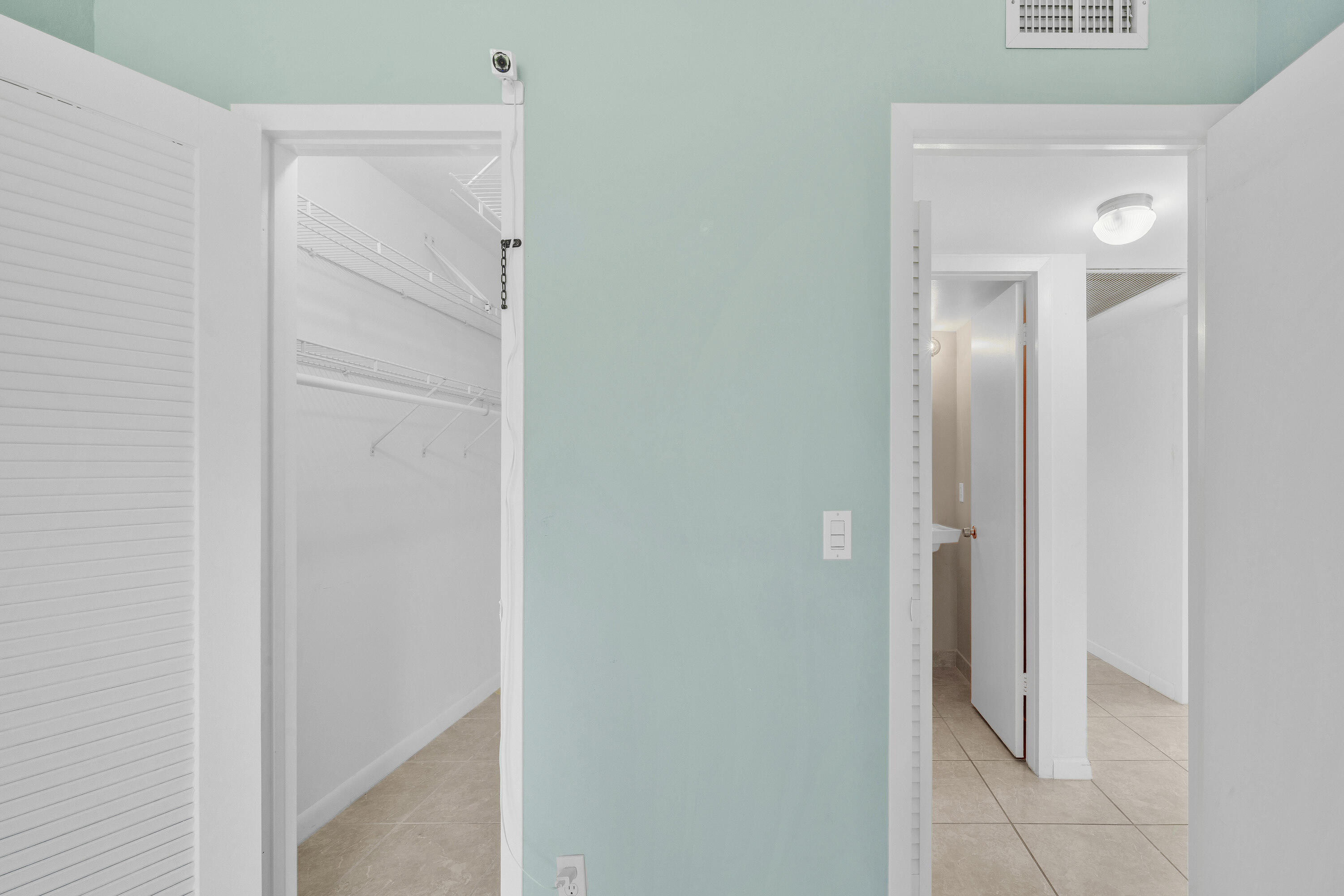 169 Suffolk E Property Photo 20