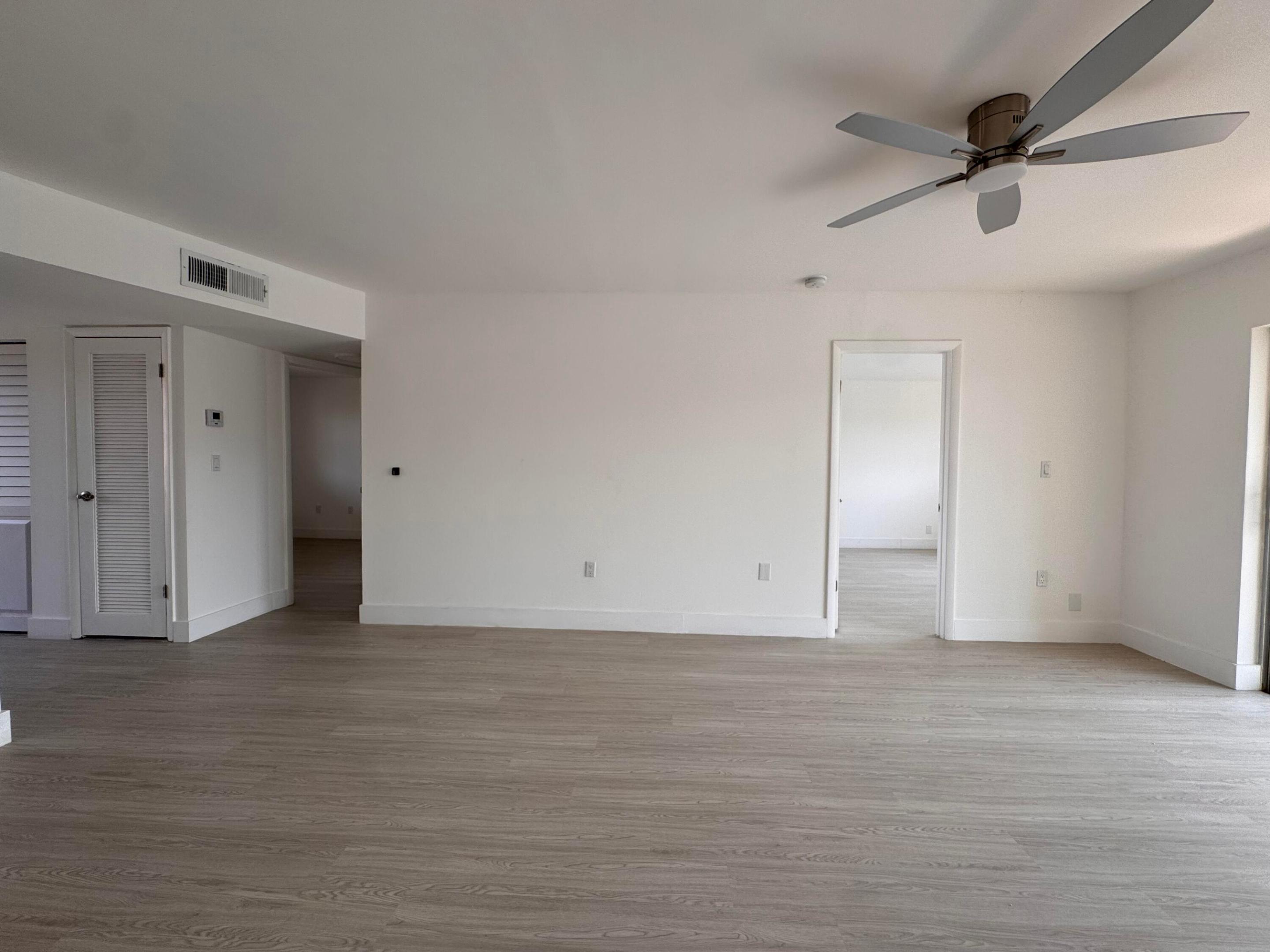 2831 E Sunrise Lakes Drive E 311 Property Photo 5