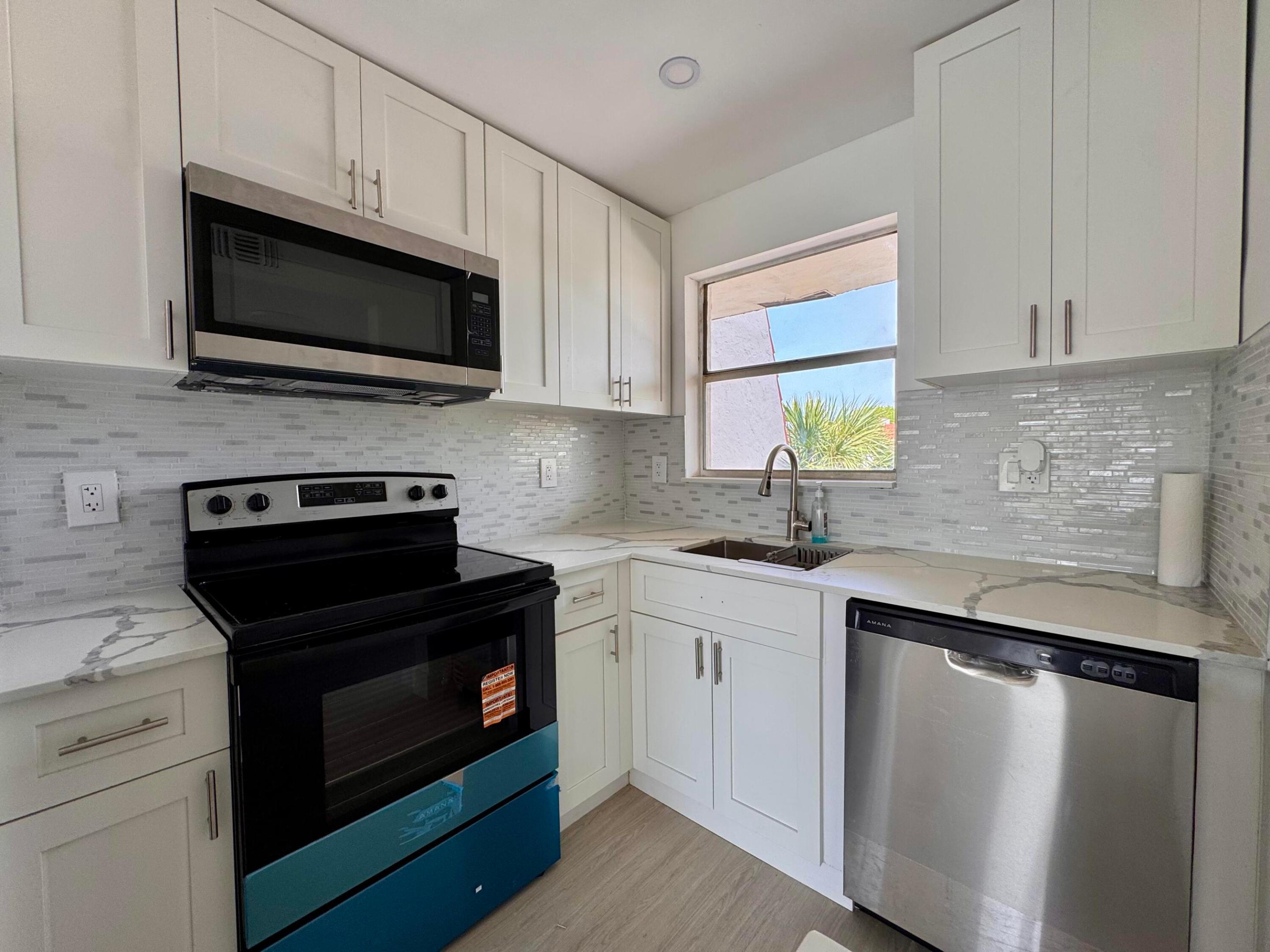 2831 E Sunrise Lakes Drive E 311 Property Photo 10