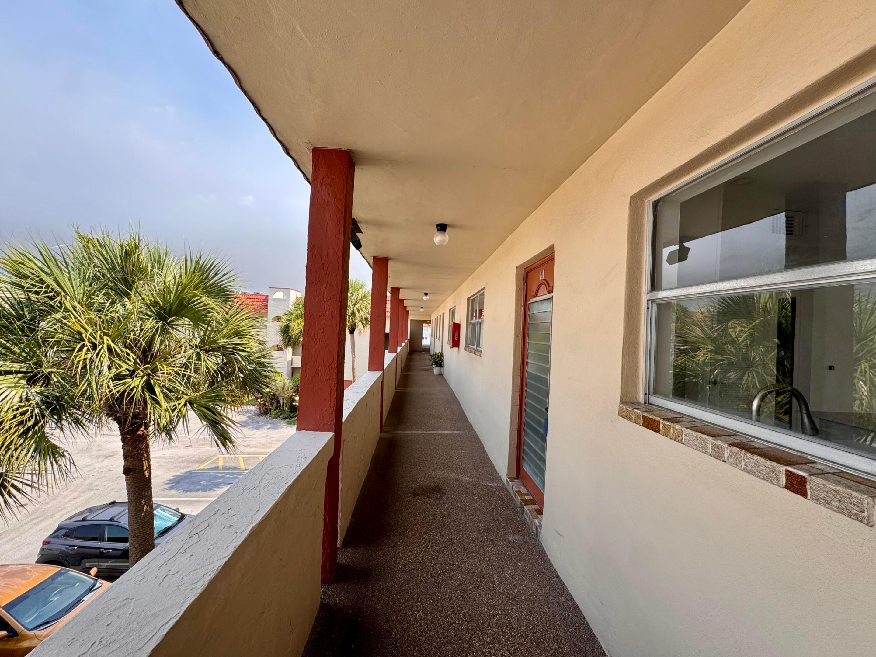 2831 E Sunrise Lakes Drive E 311 Property Photo 15