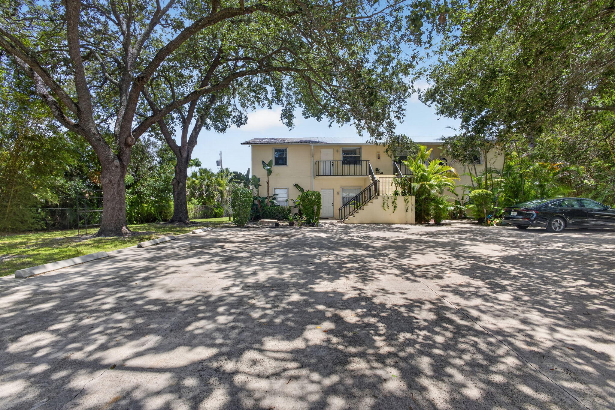 708 Sw Gardens Boulevard Property Photo 2