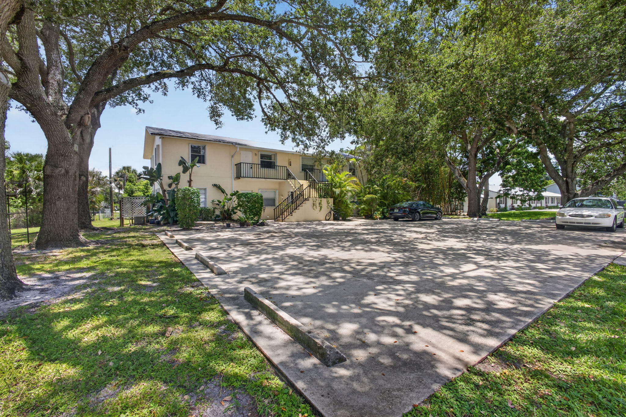 708 Sw Gardens Boulevard Property Photo 3