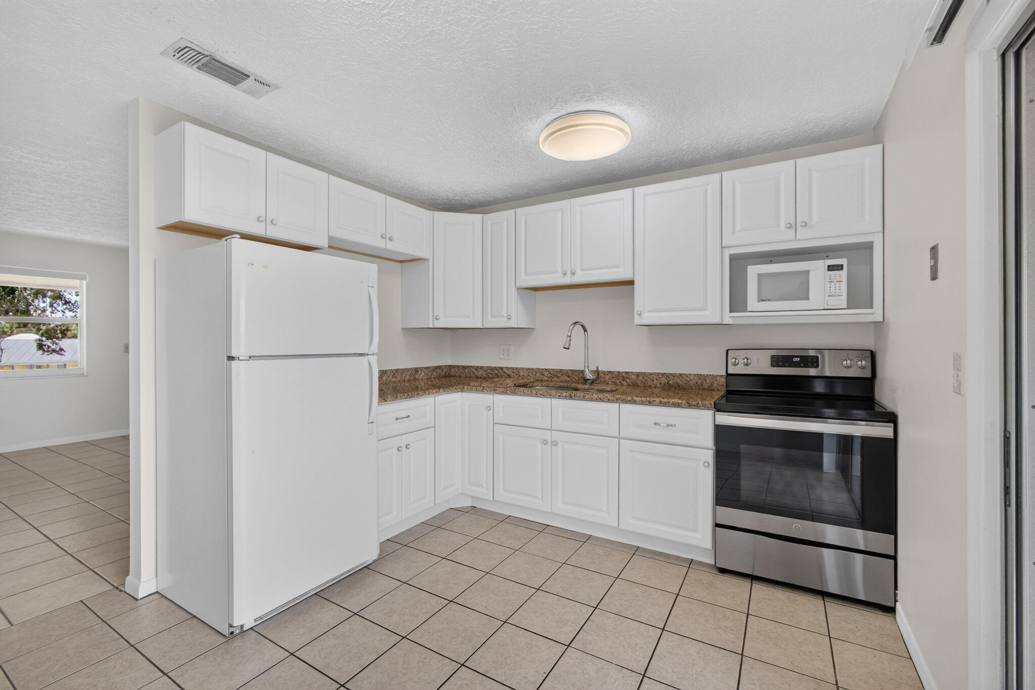 708 Sw Gardens Boulevard Property Photo 16