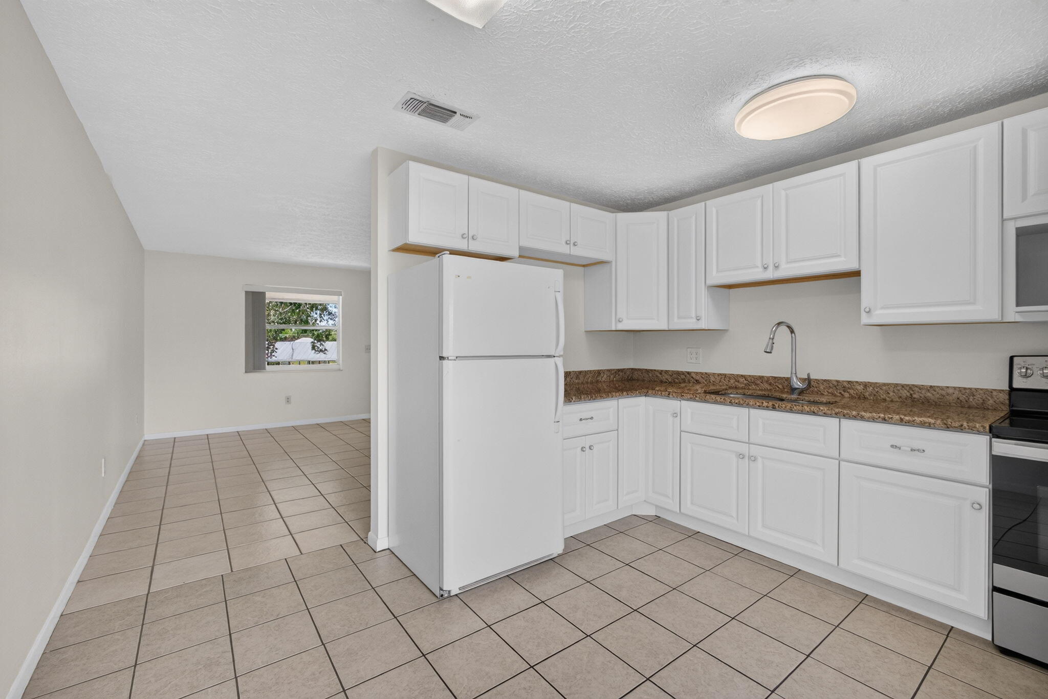 708 Sw Gardens Boulevard Property Photo 17