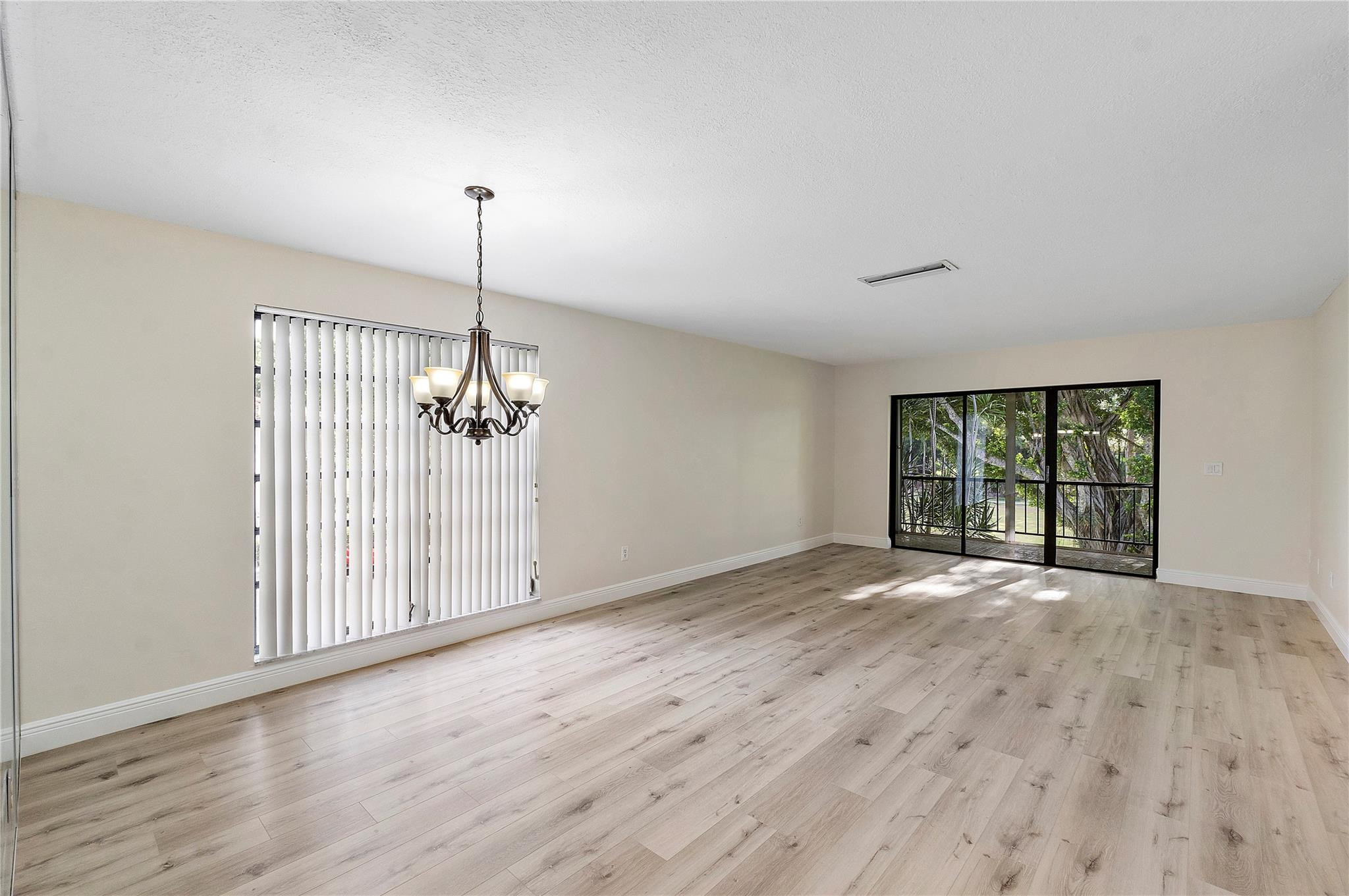 21542 Juego Circle 27h Property Photo 6