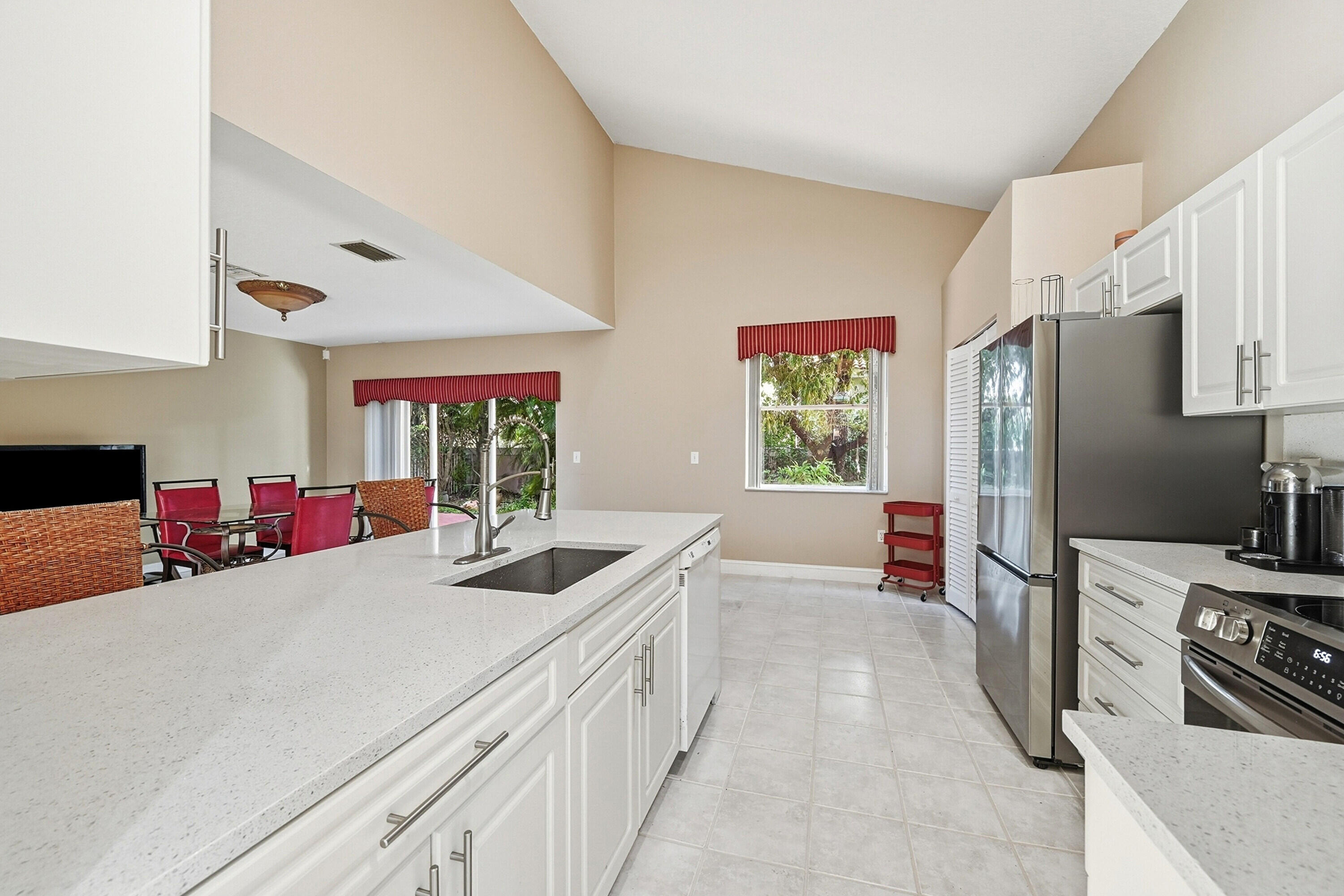 306 Nw 115th Way Property Photo 11