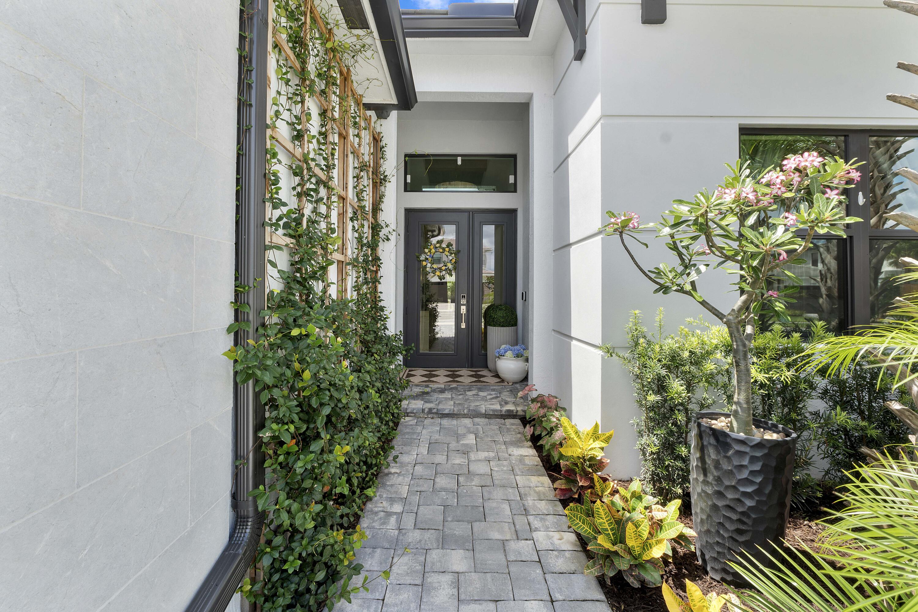 12511 Solana Bay Circle Property Photo 3