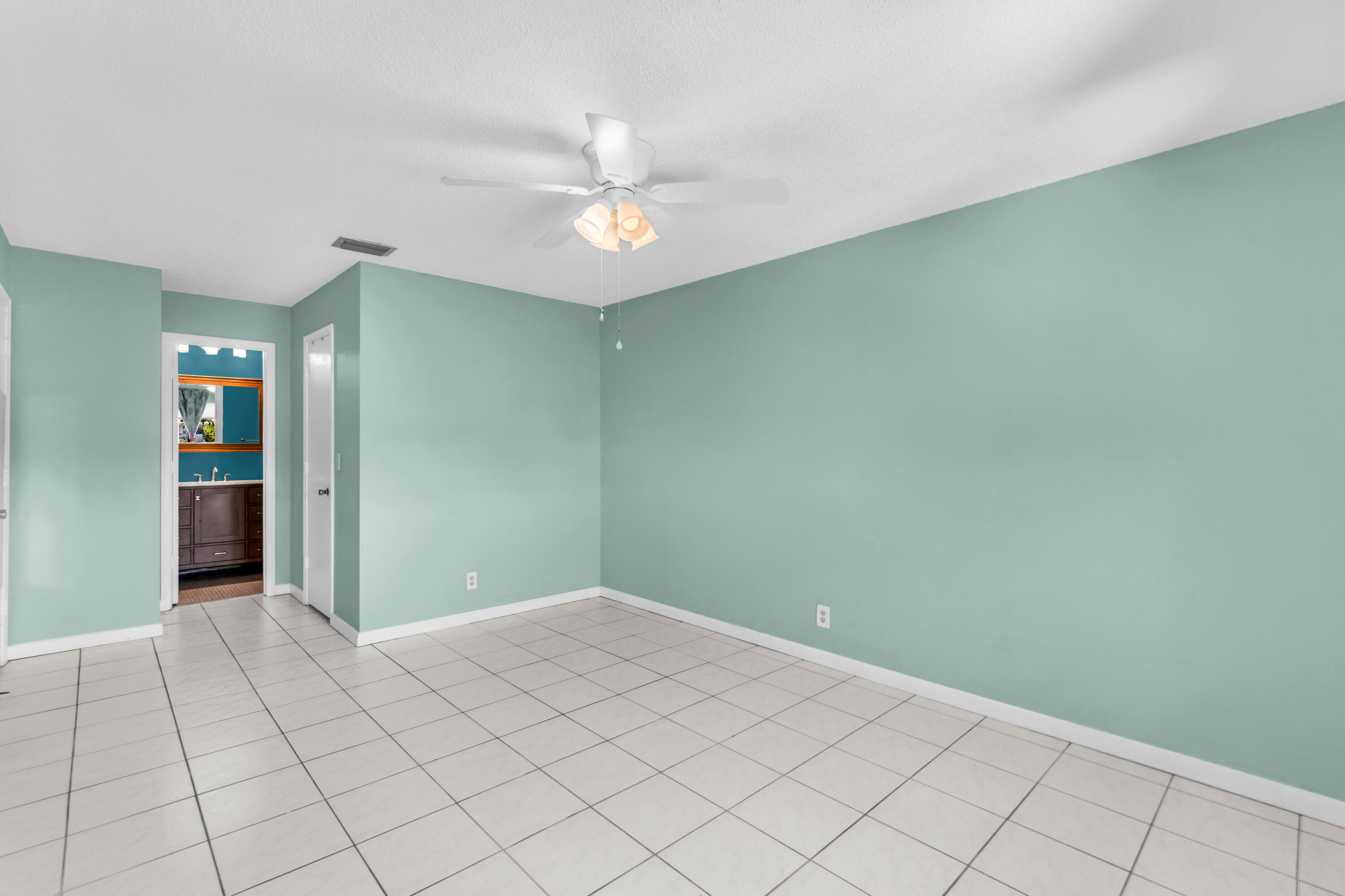 3360 Ne Rossi Court Ne Property Photo 5