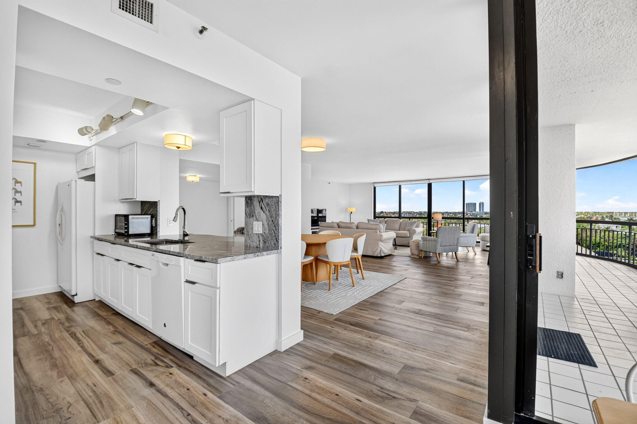 4000 N Ocean Drive 703 Property Photo 17