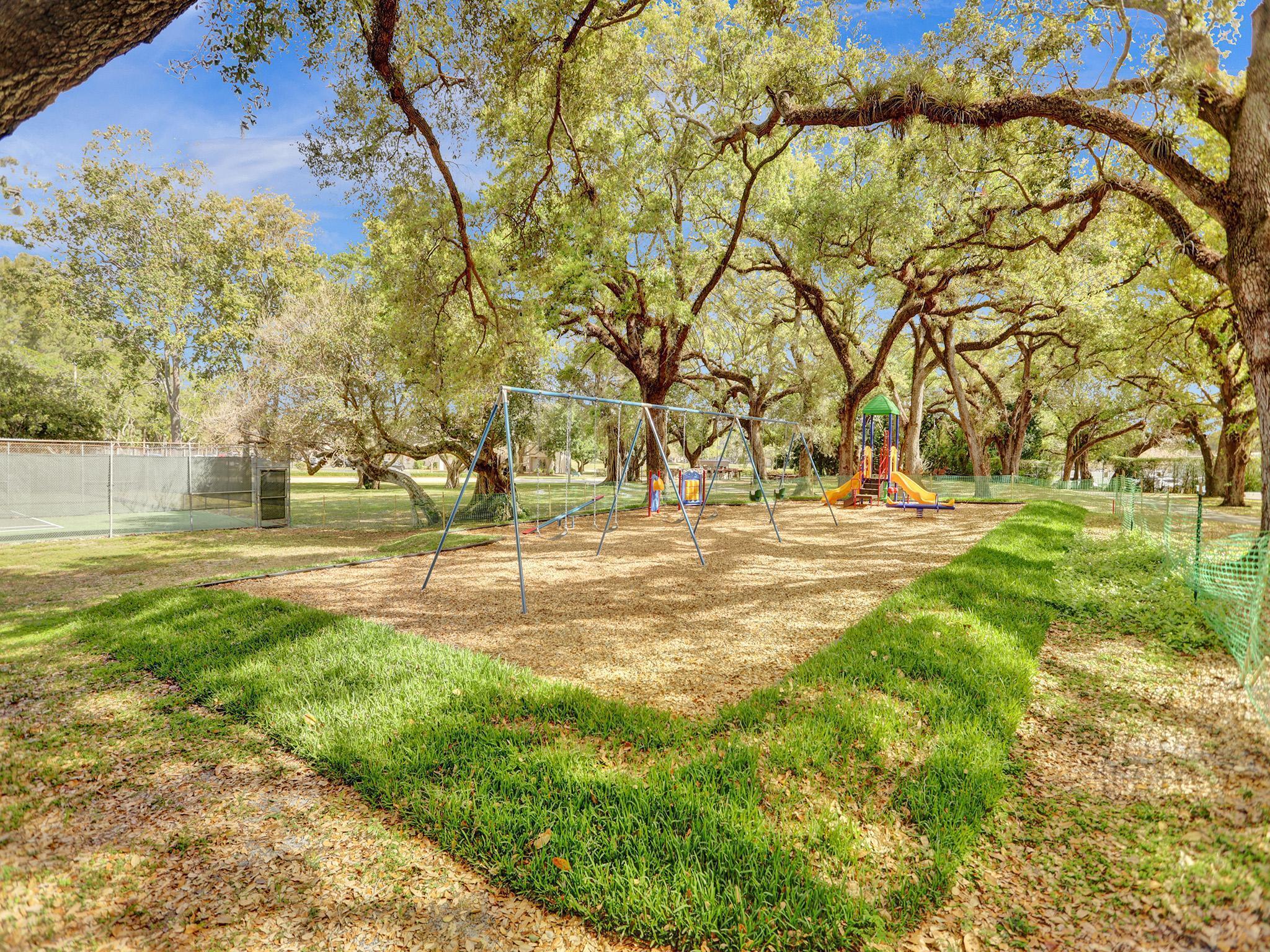 9230 Lagoon Place 110 Property Photo 26