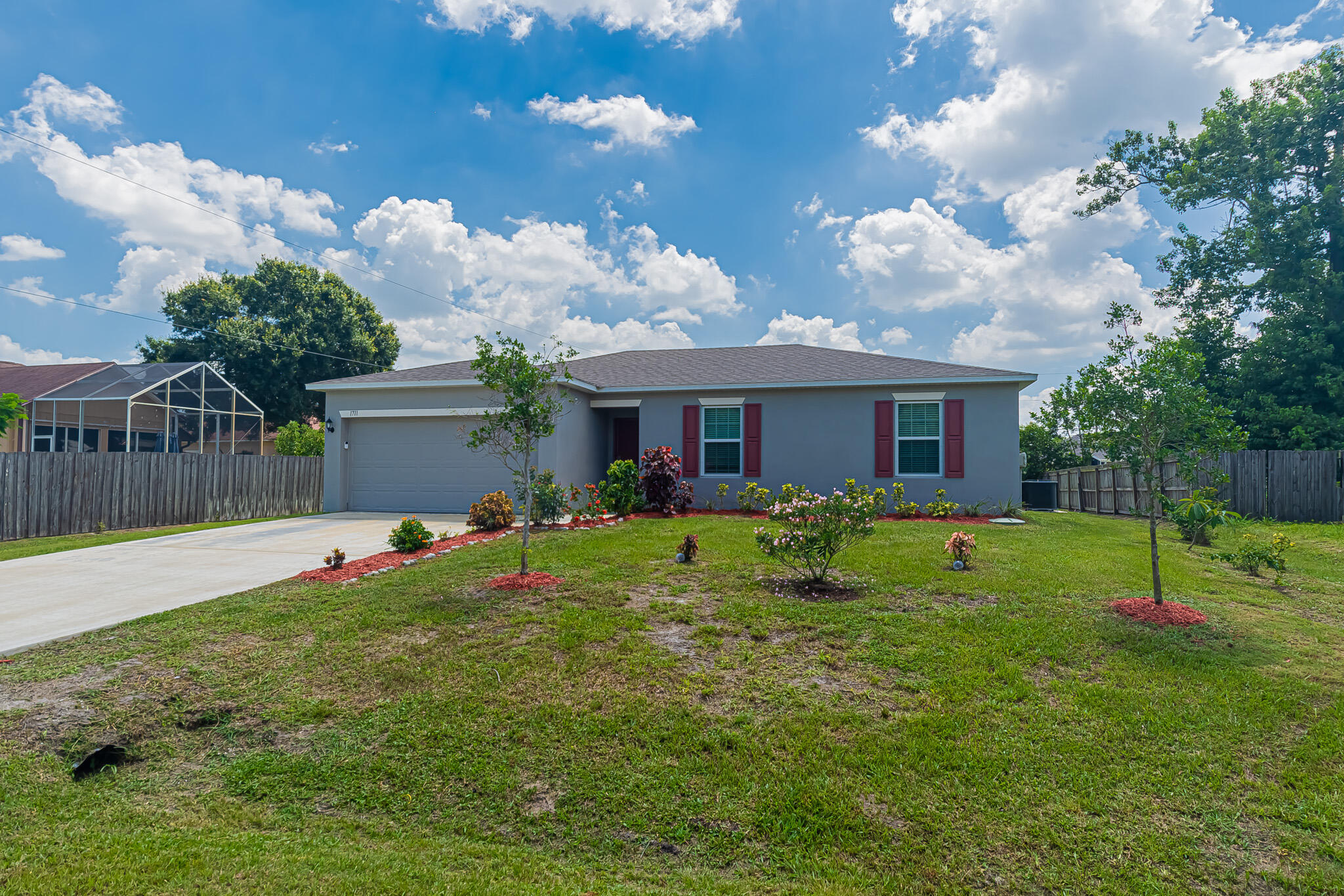 1711 SW Angelo Street Property Photo 1